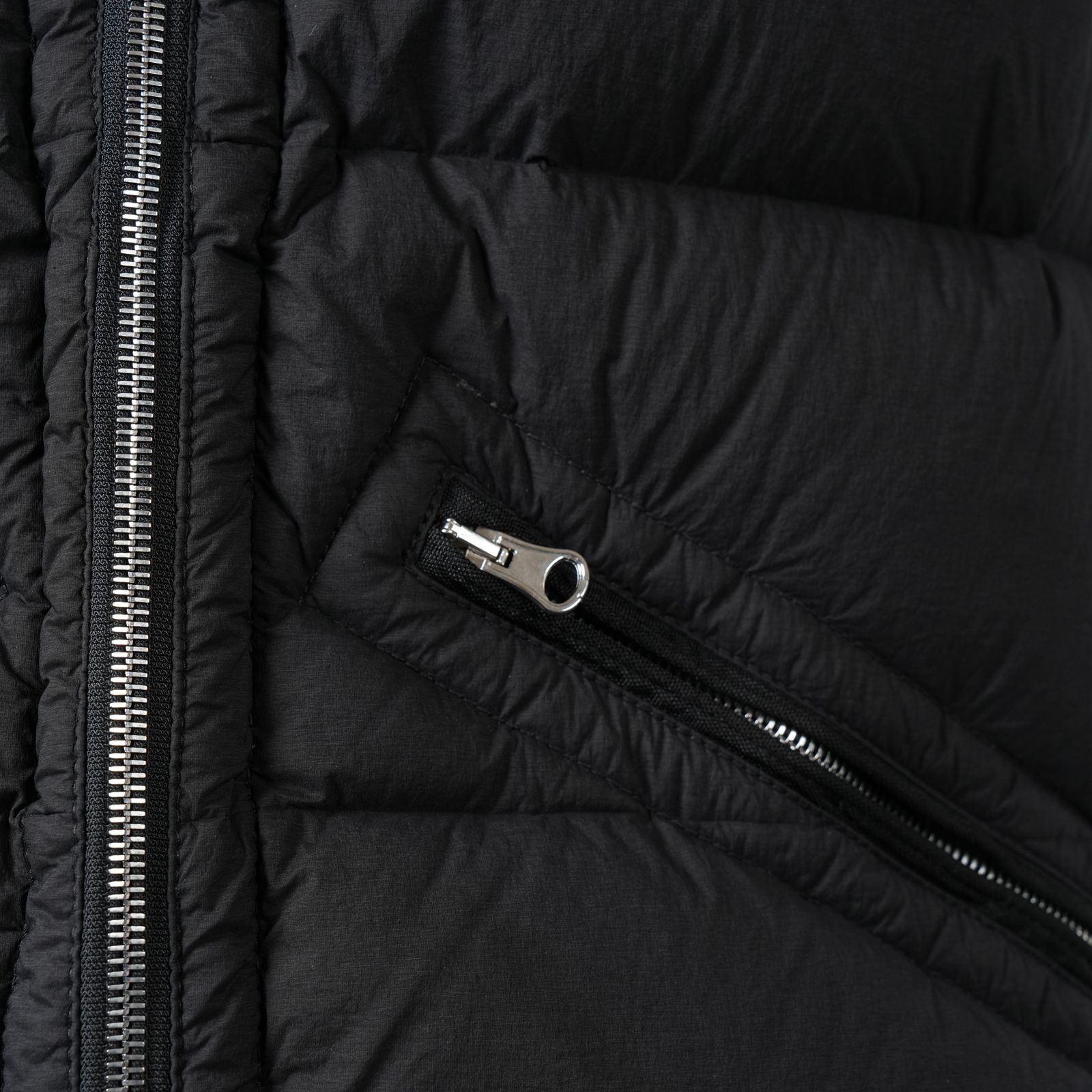【ラスト1点】G0828 / SEAMLESS TUNNEL NYLON DOWN -TC / シームレス ナイロンダウンベスト (ブラック)