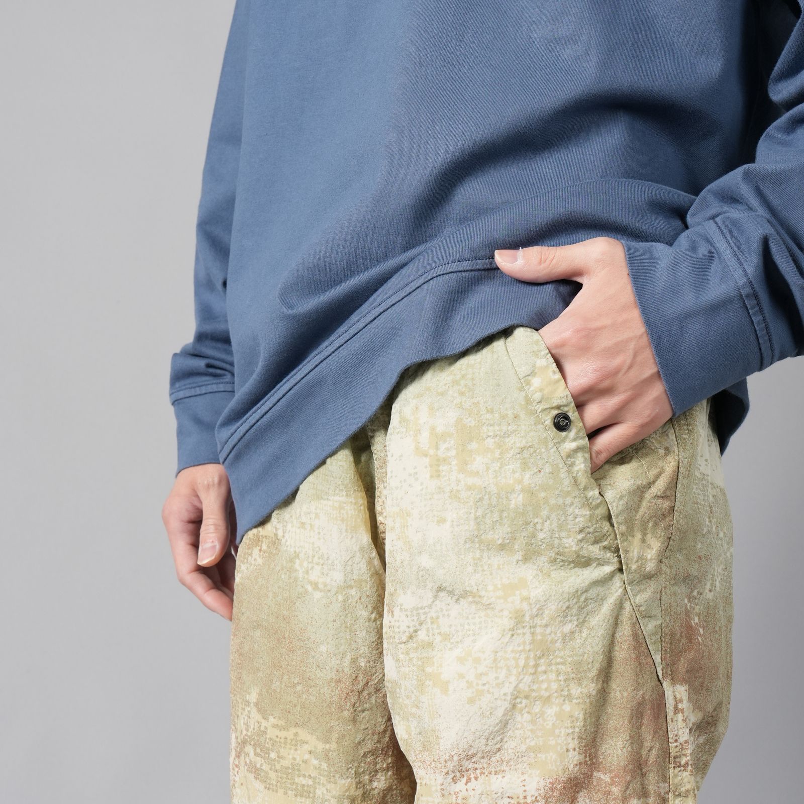【ラスト1点】 662E1 / DISSOLVING GRID CAMO ON ECONYL REGENERATED NYLON / NYLON PANTS  / ナイロンパンツ  (ベージュ)