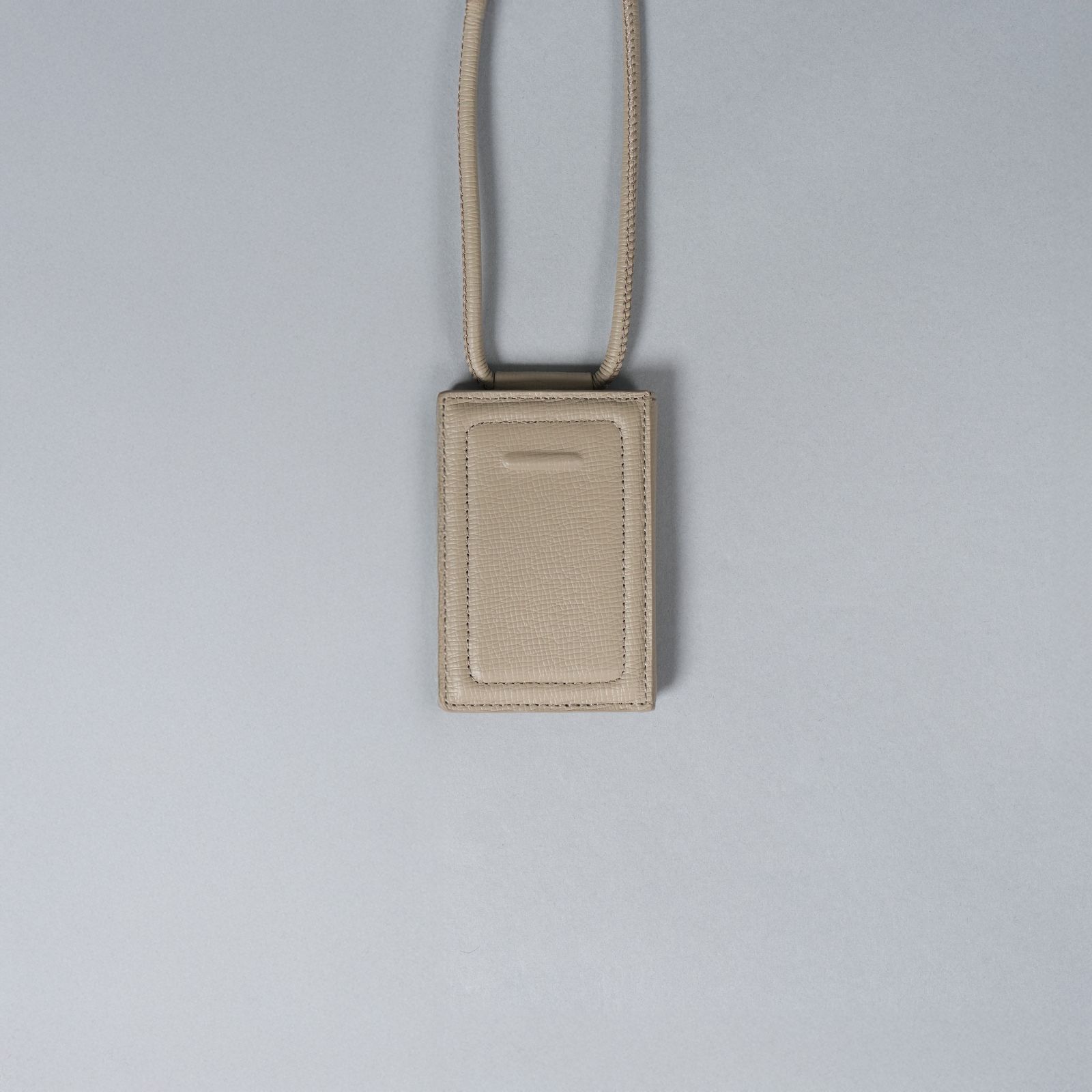 objcts.​io - 【再入荷】レザーストラップ付iPhoneアクセサリー
