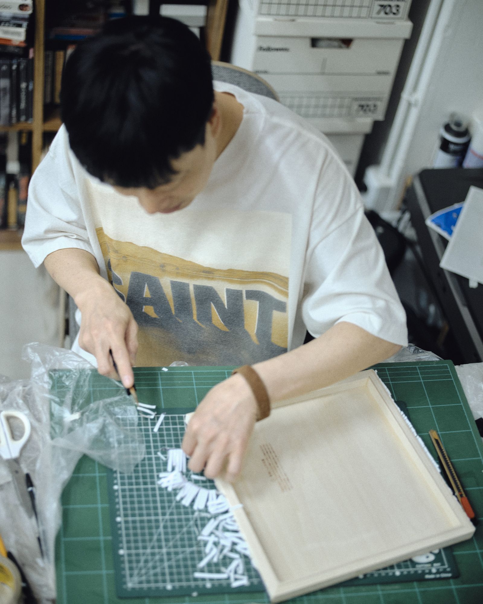 【コラボ】SM-MK1-0000-C15 / KK_SS T-SHIRT / DESERT / WHITE / Tシャツ (ホワイト)