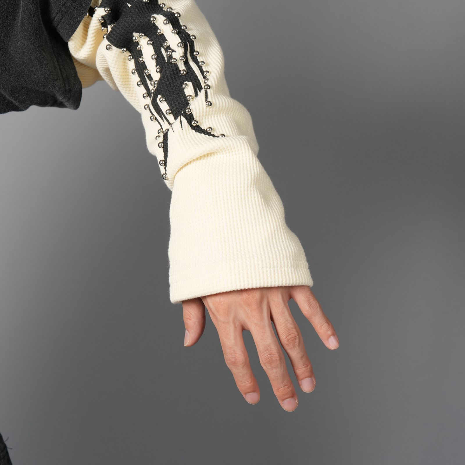 Studded Roach Layered Longsleeve / スタッズ付き ローチ レイヤード ロングスリーブ (ヴィンテージブラック/クリーム)