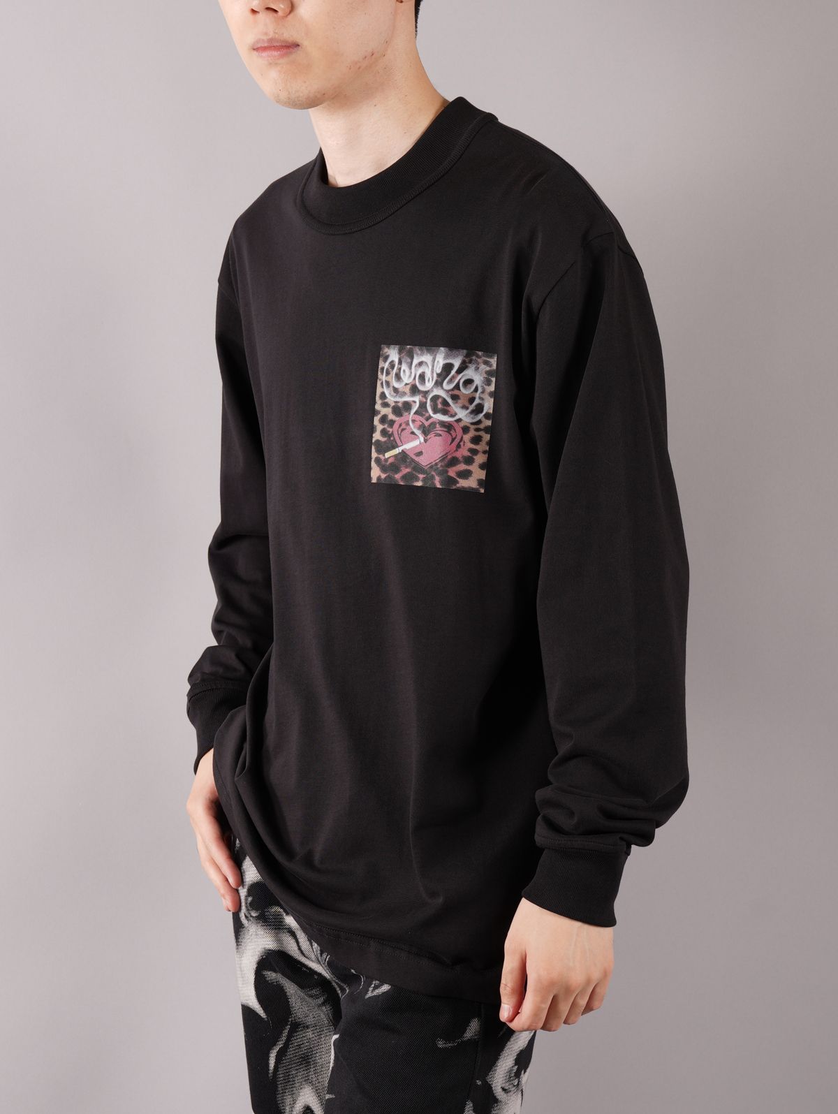 ラスト1点 / LONG SLEEVE T-SHIRT WITH SMOKE PRINT / スモーク プリントtシャツ (ブラック)