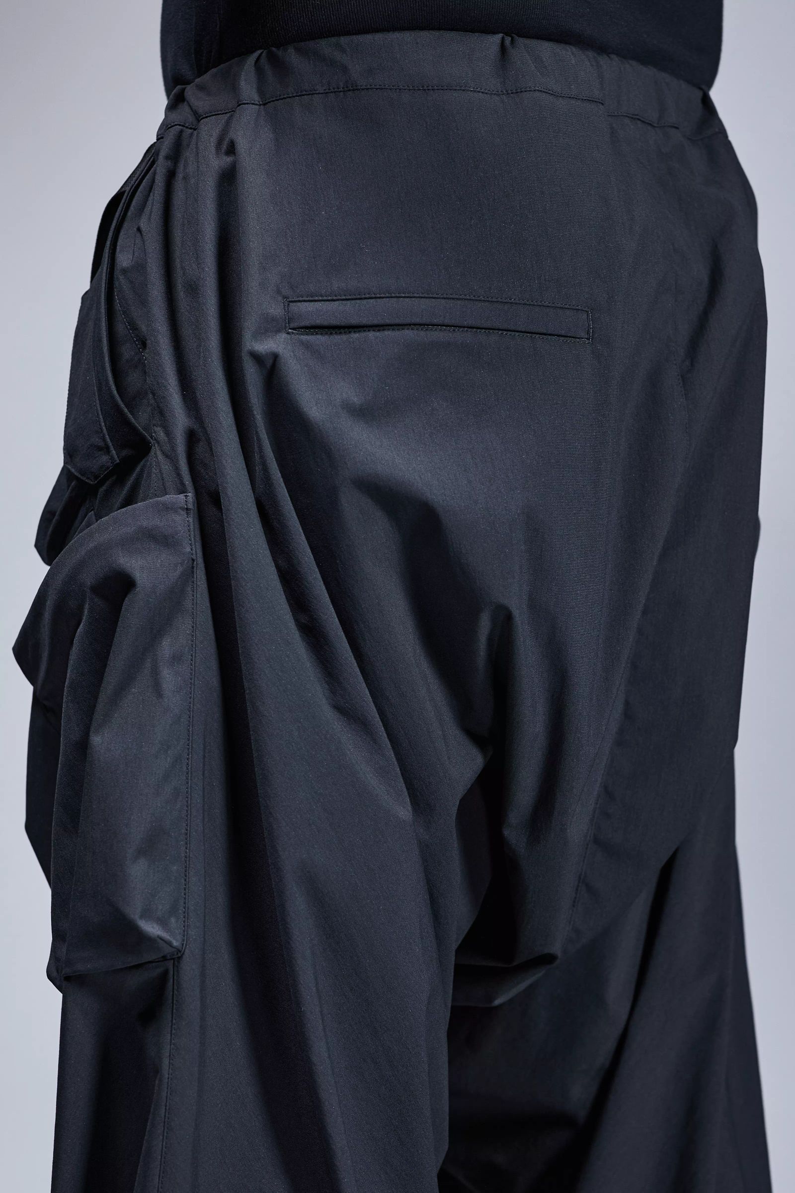 【ラスト1点】P30AL-E / Encapsulated Nylon Ultrawide Drawcord Cargo Trouser Gen. 1 / ナイロン ウルトラワイド ドローコード カーゴトラウザー [ウルトラワイドフィット](ブラック)