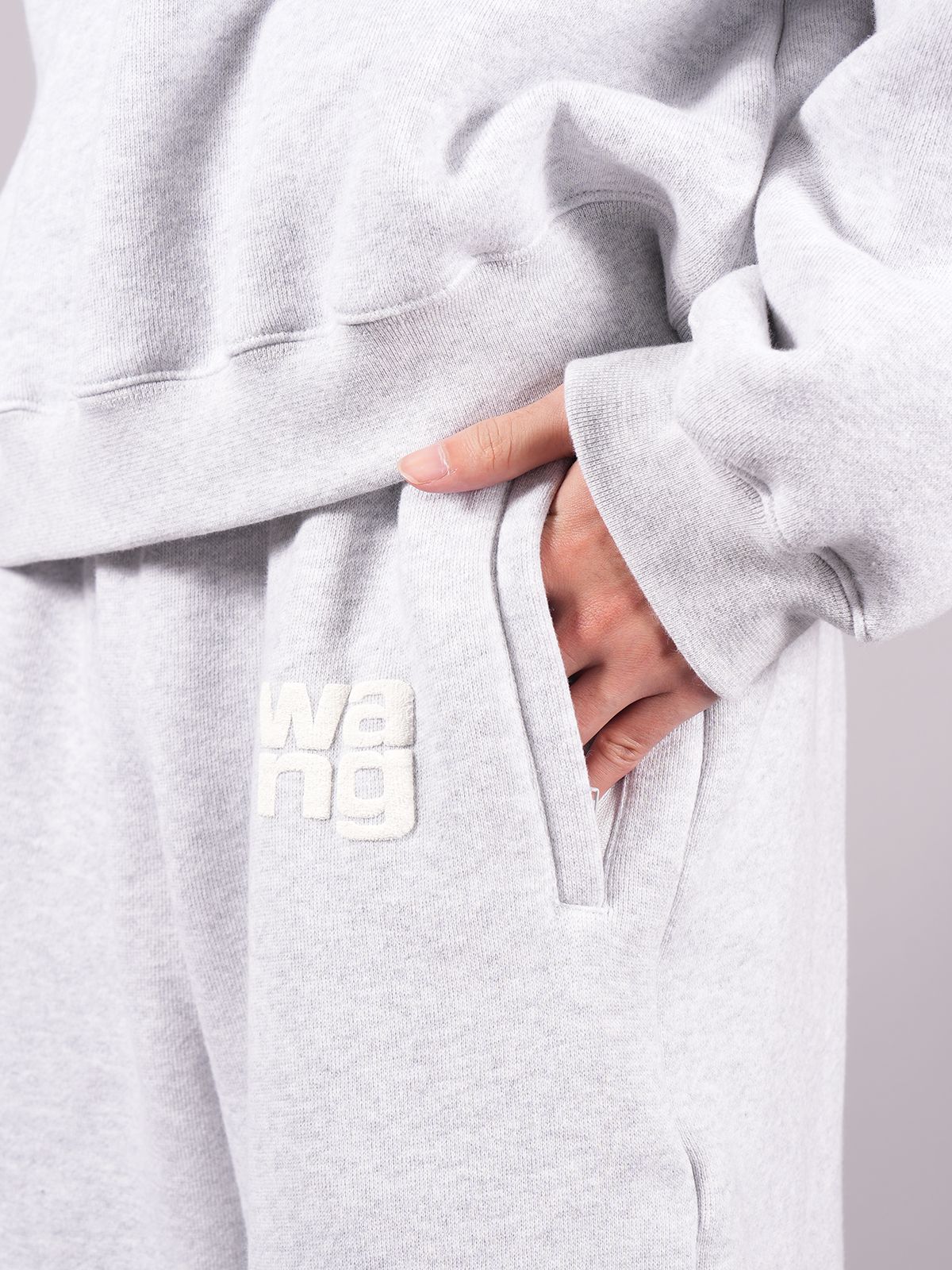 【ラスト1点】【定番アイテム】 ESSENTIAL TERRY CLASSIC SWEATPANT PUFF PAINT LOGO  / スウェットパンツ 【ユニセックス】 (ライトヘザーグレー)