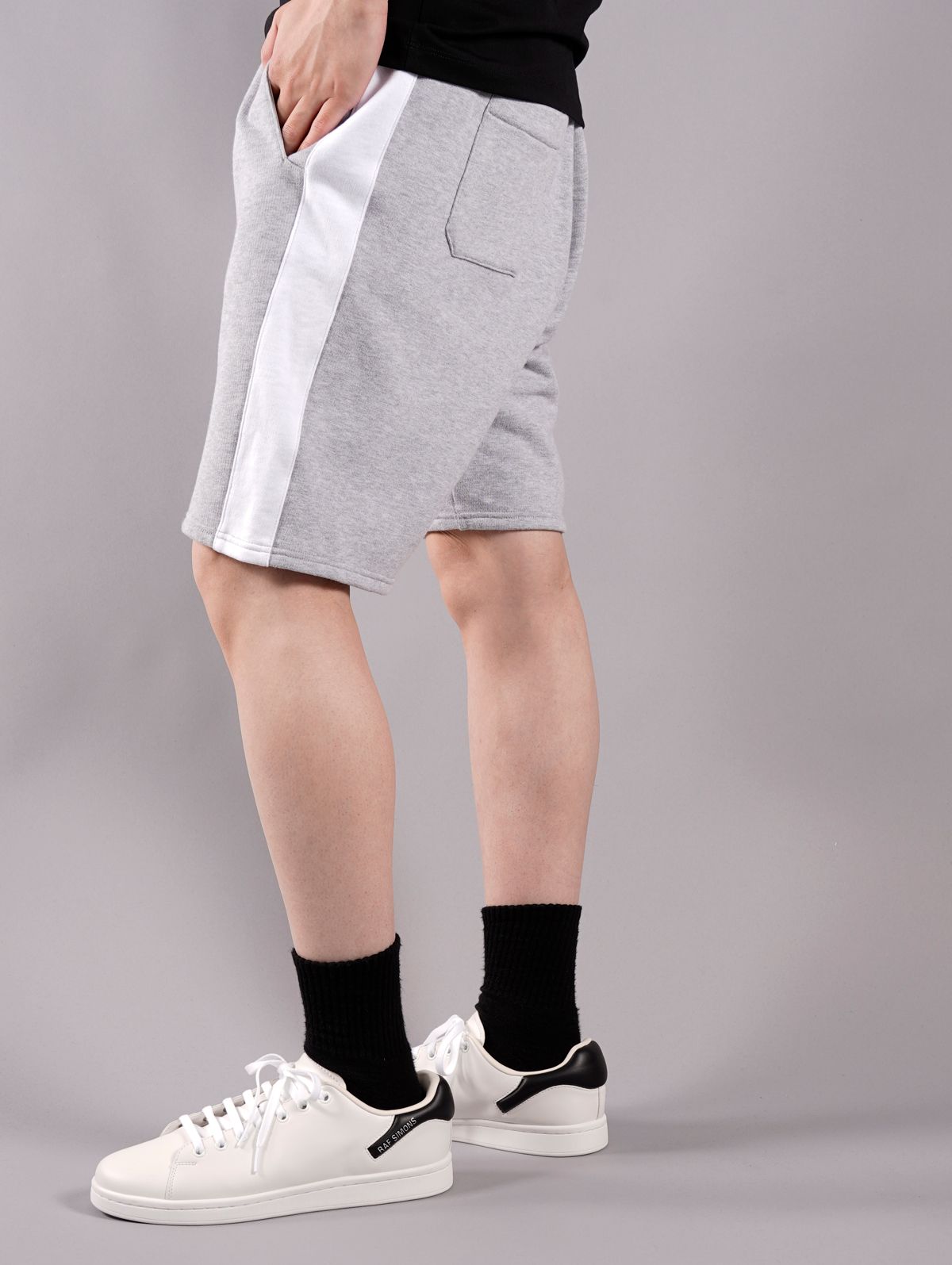 【ラスト1点】BERMUDA SHORTS - BALMAIN RIBBED / バミューダ ショーツ (スウェット ショートパンツ) / グレー / コットン / メンズ