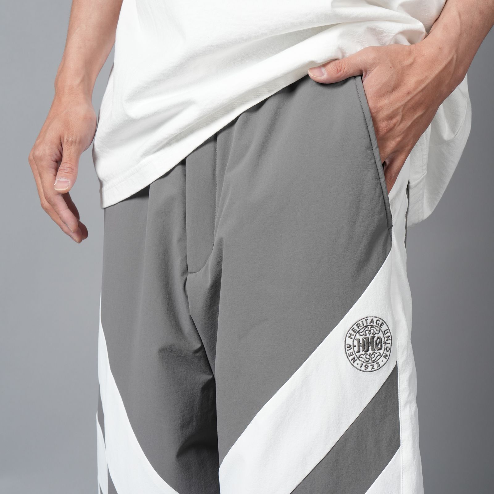 【ラスト1点】CHEVRON PUFFER NYLON TROUSER / ナイロントラウザー (グレー/ホワイト)