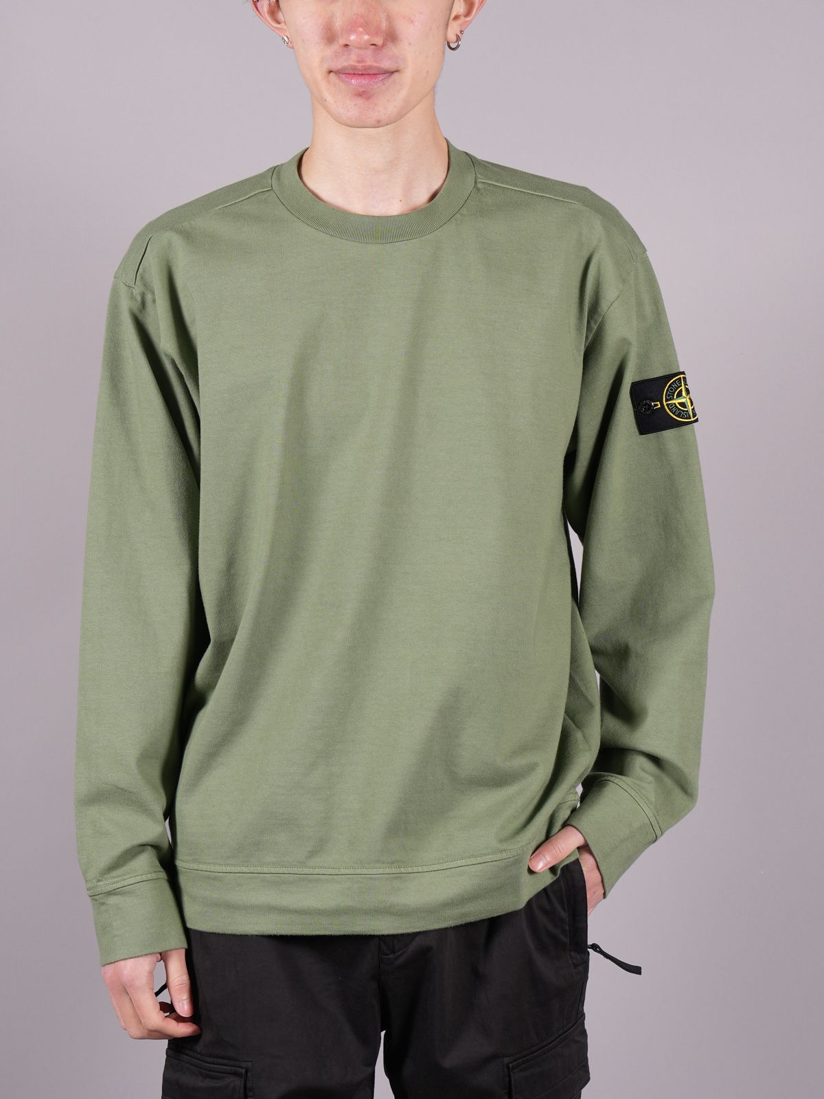 STONE ISLAND - 【ラスト1点】【定番アイテム】HEAVY COTTON JERSEY GARMENT DYED / ヘヴィー コットン  ジャージー / ガーメントダイ / クルーネックスウェット (セージグリーン) | Confidence