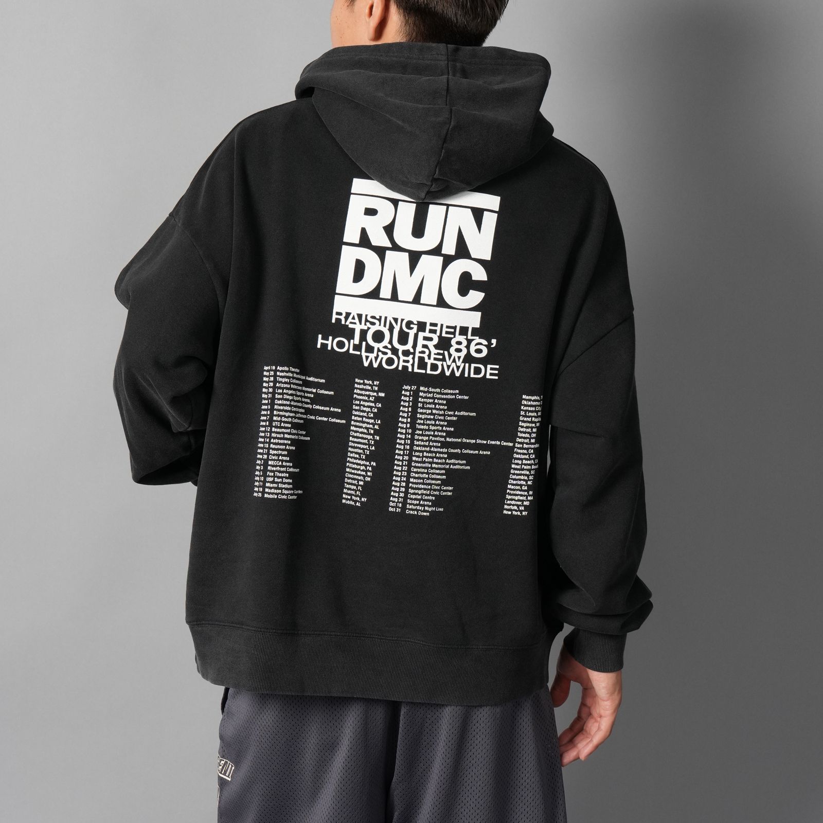 UIZZ-23972 / RUN DMC / Tour86 Hoodie / パーカー (ブラック)