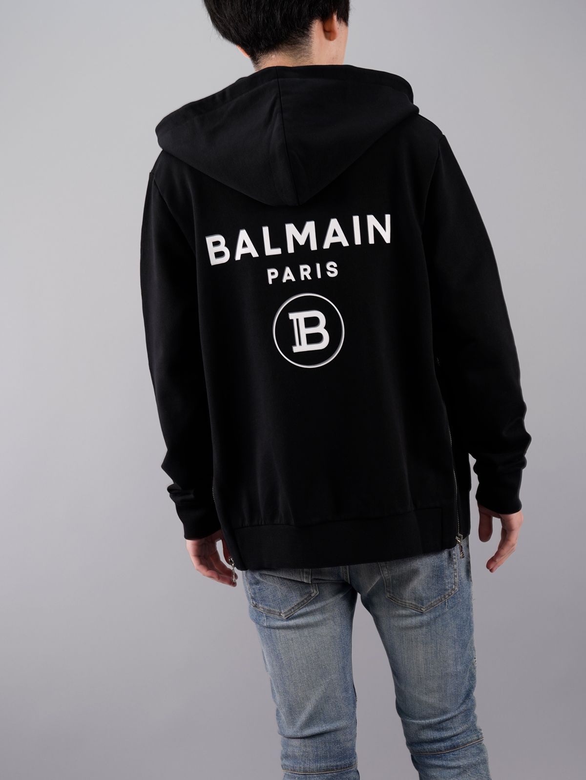 BALMAIN - 【ラスト1点】Black cotton sweatshirt with white Balmain