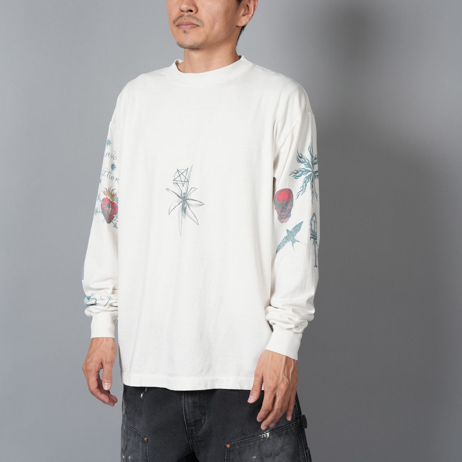 [コラボ] SM-HR1-0000-C29 / DW_LS TEE / TATTOO / WHITE / Tシャツ (ホワイト)