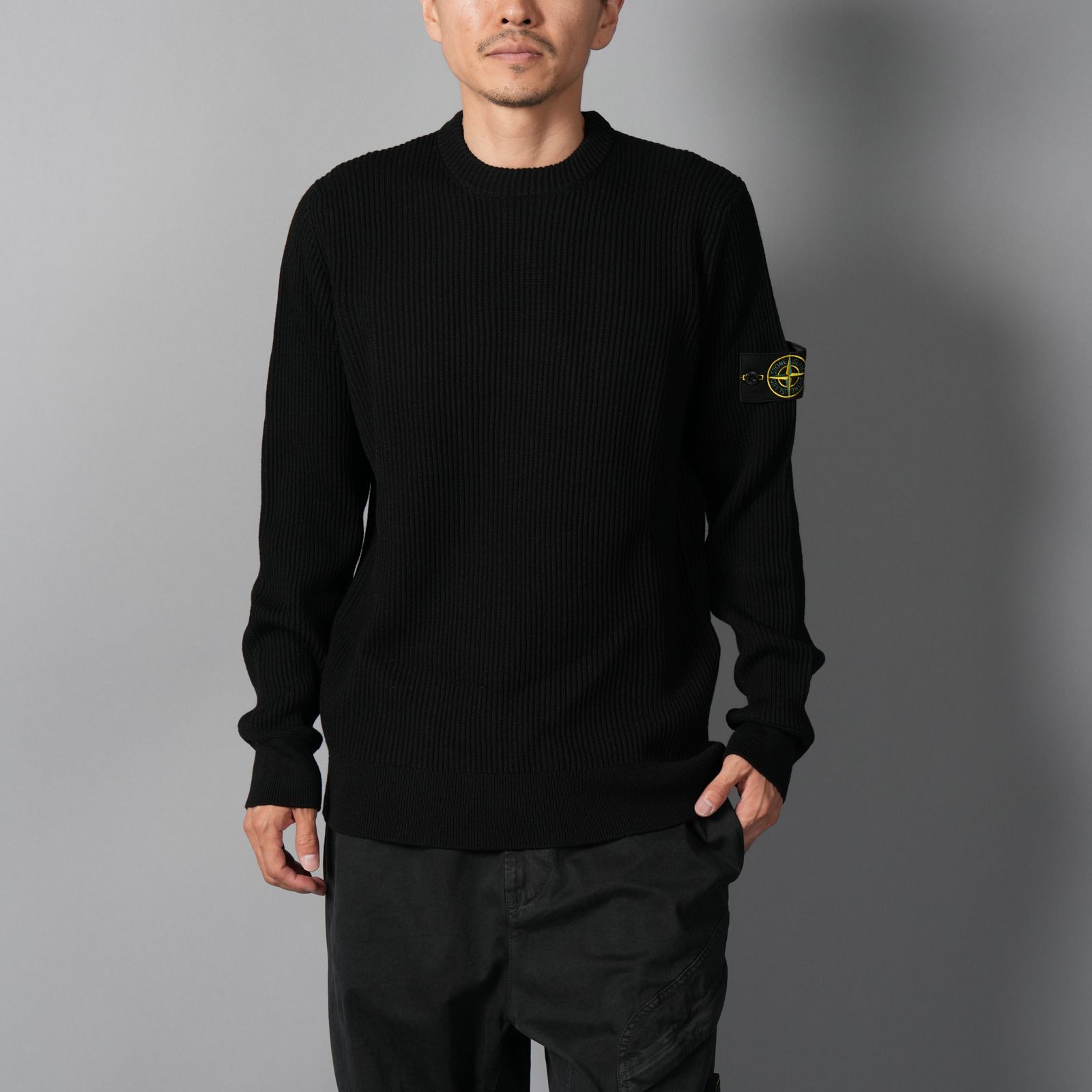 ストーンアイランド STONE  ニット セーター ブラック 540A3 LAMBSWOOL セーター ハーフジップ ボタン付き