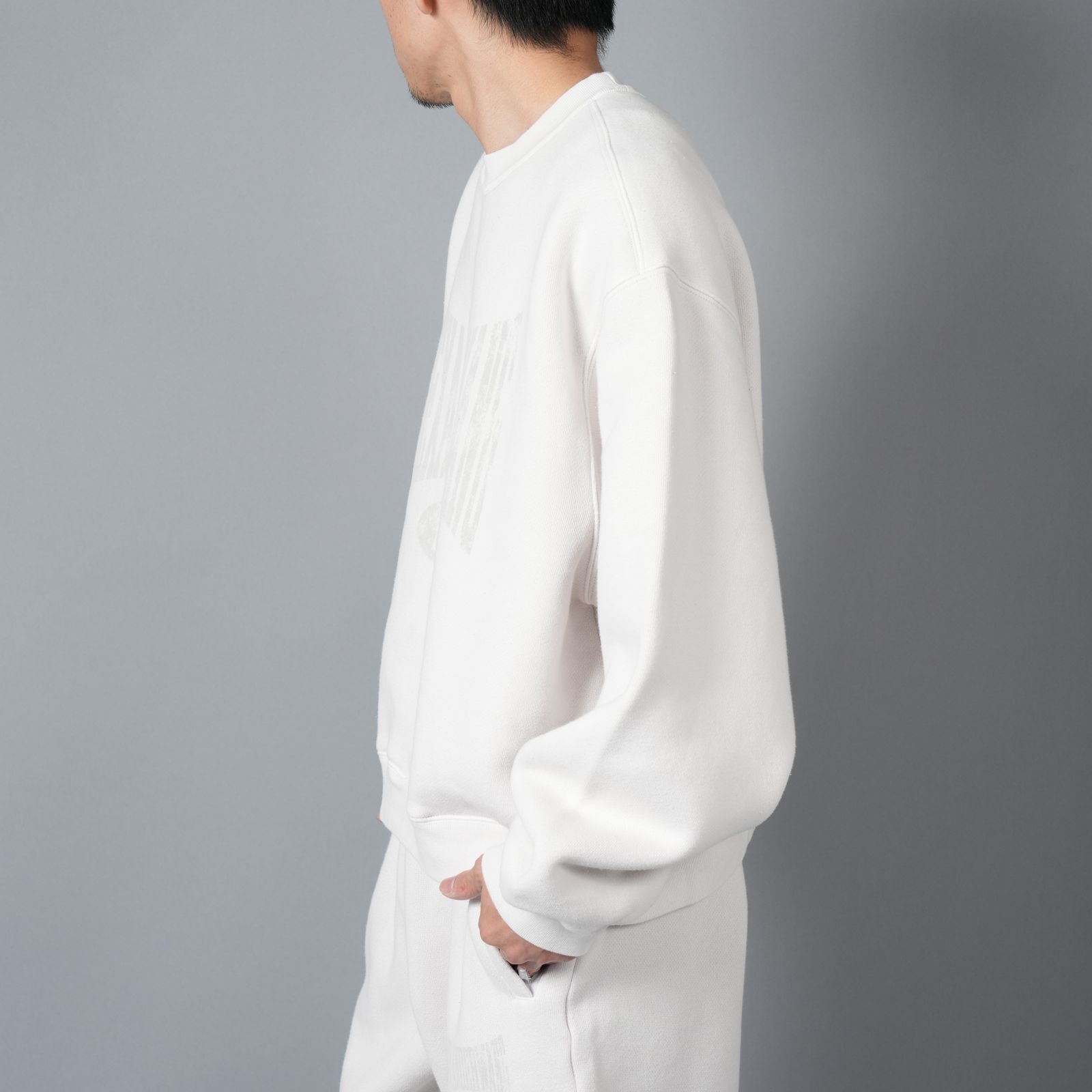 【ラスト1点】GRAPHIC CREWNECK SWEATSHIT / グラフィック クルーネックスウェット   (ダーティーホワイト)