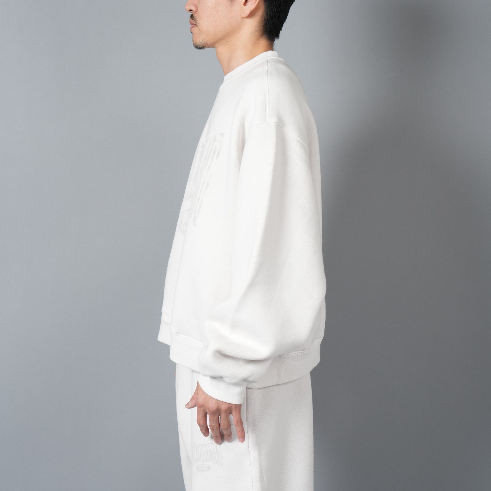 【ラスト1点】GRAPHIC CREWNECK SWEATSHIT / グラフィック クルーネックスウェット   (ダーティーホワイト)