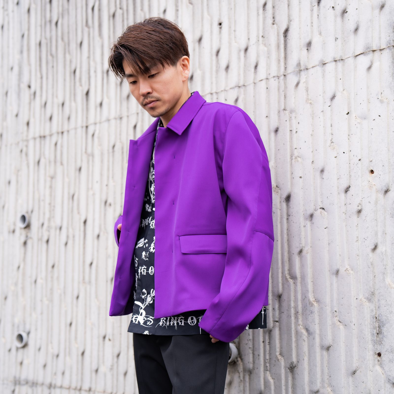 鮮やかなカラーリングが印象的なのEXPERIMENTAL CUTTING SHORT JACKET