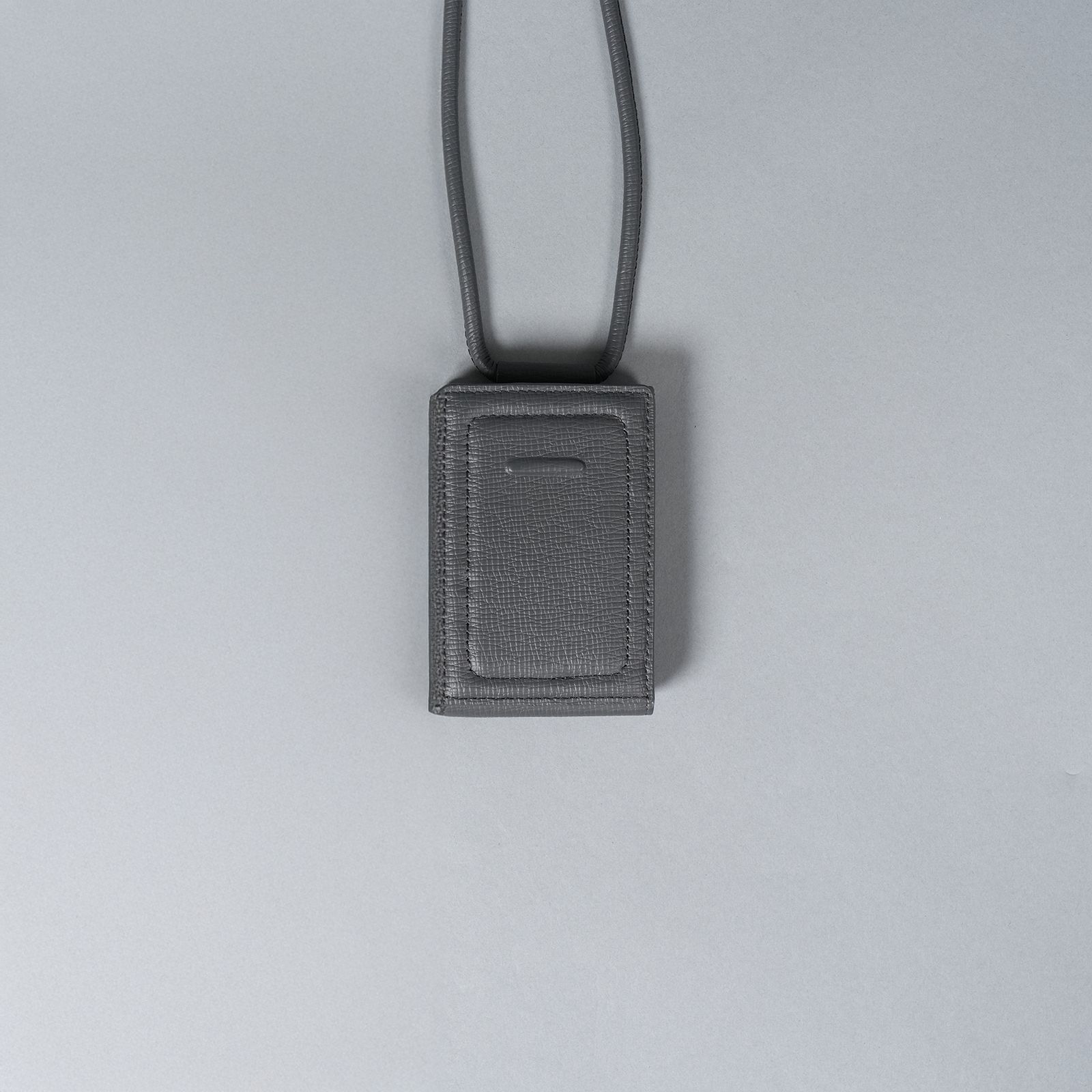 【再入荷】レザーストラップ付iPhoneアクセサリー - ウォレット (グレー)