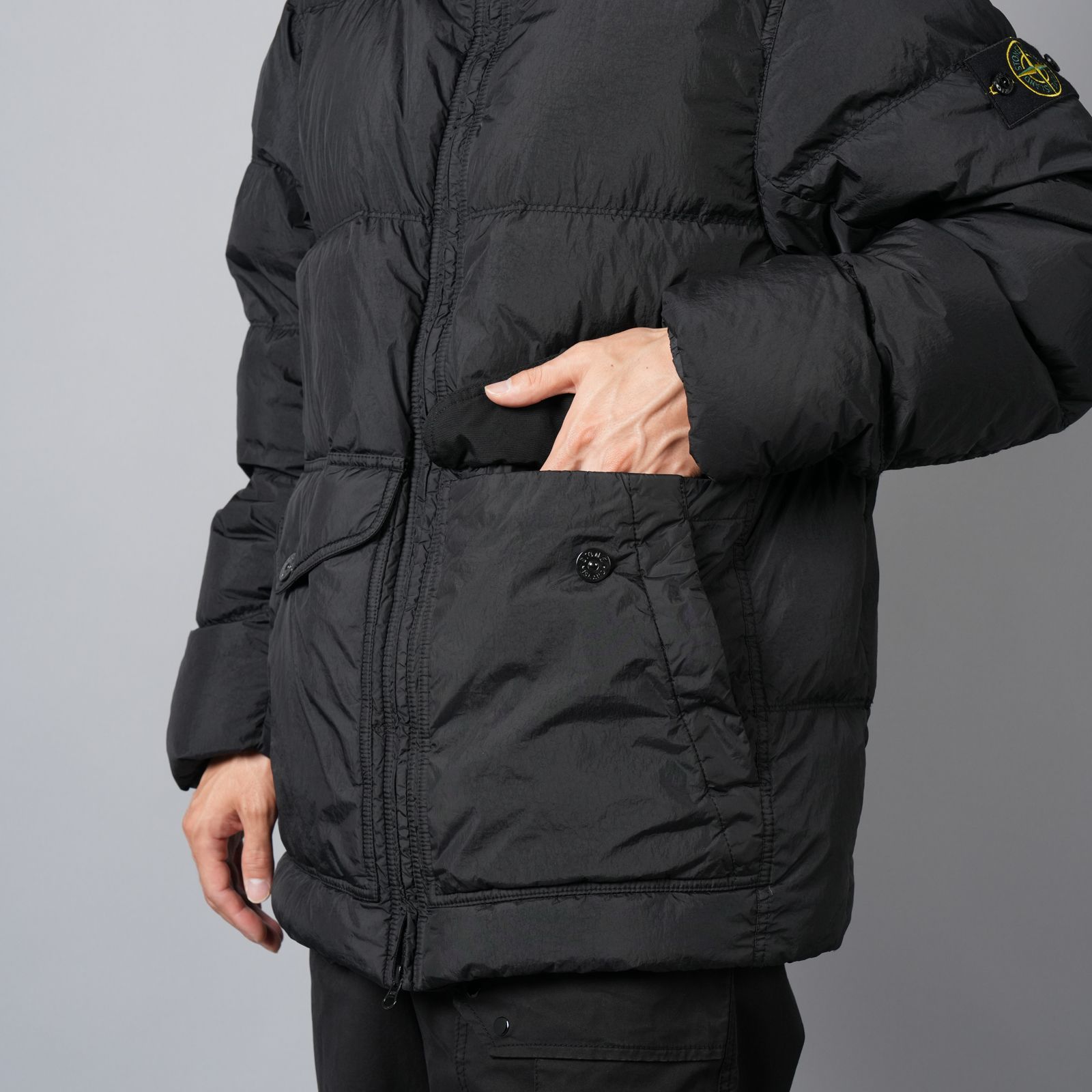 STONE ISLAND - 40723 / GARMENT DYED CRINKLE REPS RECYCLED NYLON DOWN / ダウン ジャケット [ガーメントダイ] (ブラック) | Confidence