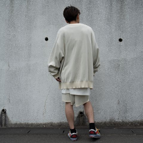 ファッションとスポーツの調和を目指してデザインされた、「Y-3 LOGO KNIT CARDIGAN」。