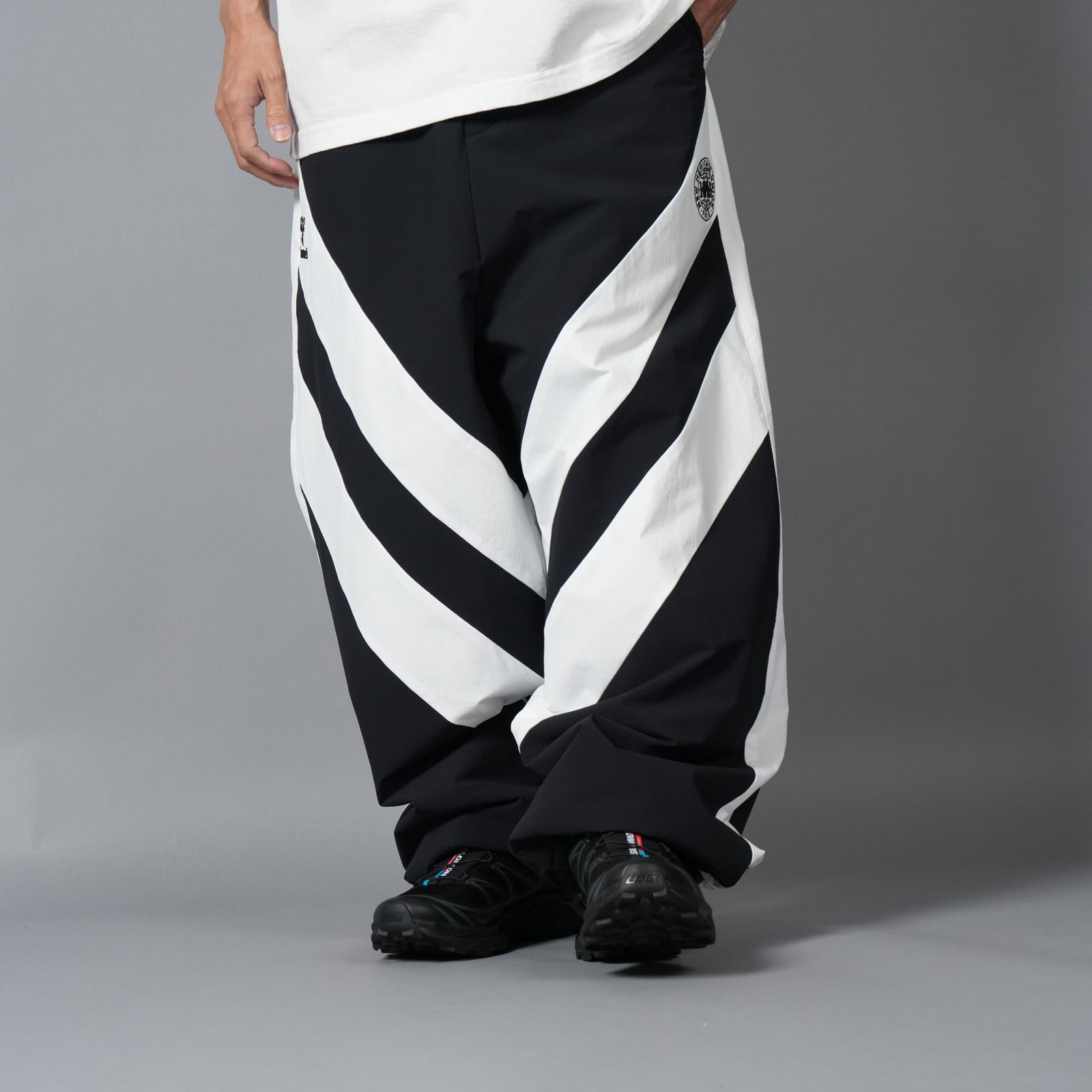 CHEVRON PUFFER NYLON TROUSER / ナイロントラウザー (ブラック/ホワイト)