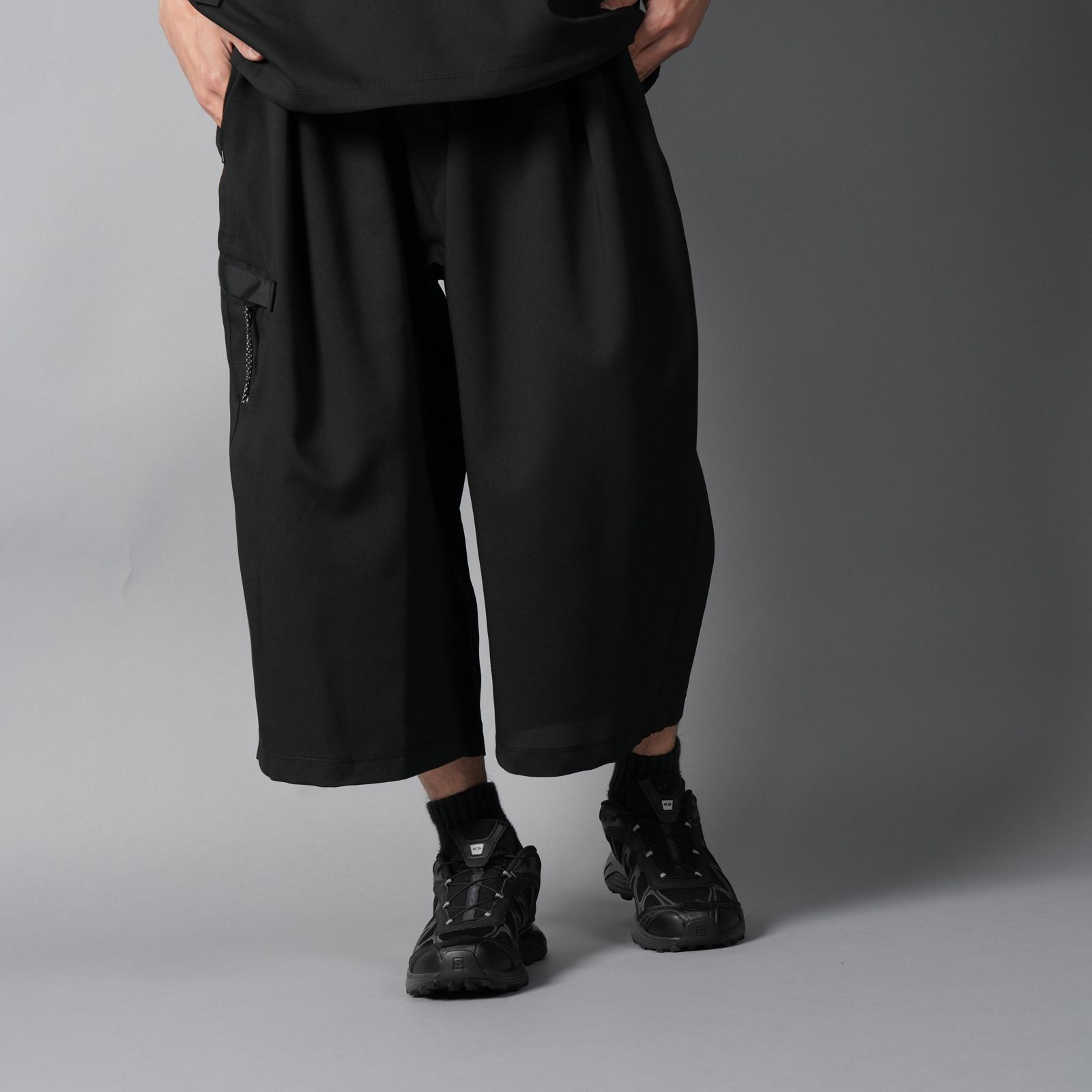 【GHOST】WOVEN WATER-REPELLENT TWO TUCK NINJA SHORTS / ニンジャショーツ(ブラック)