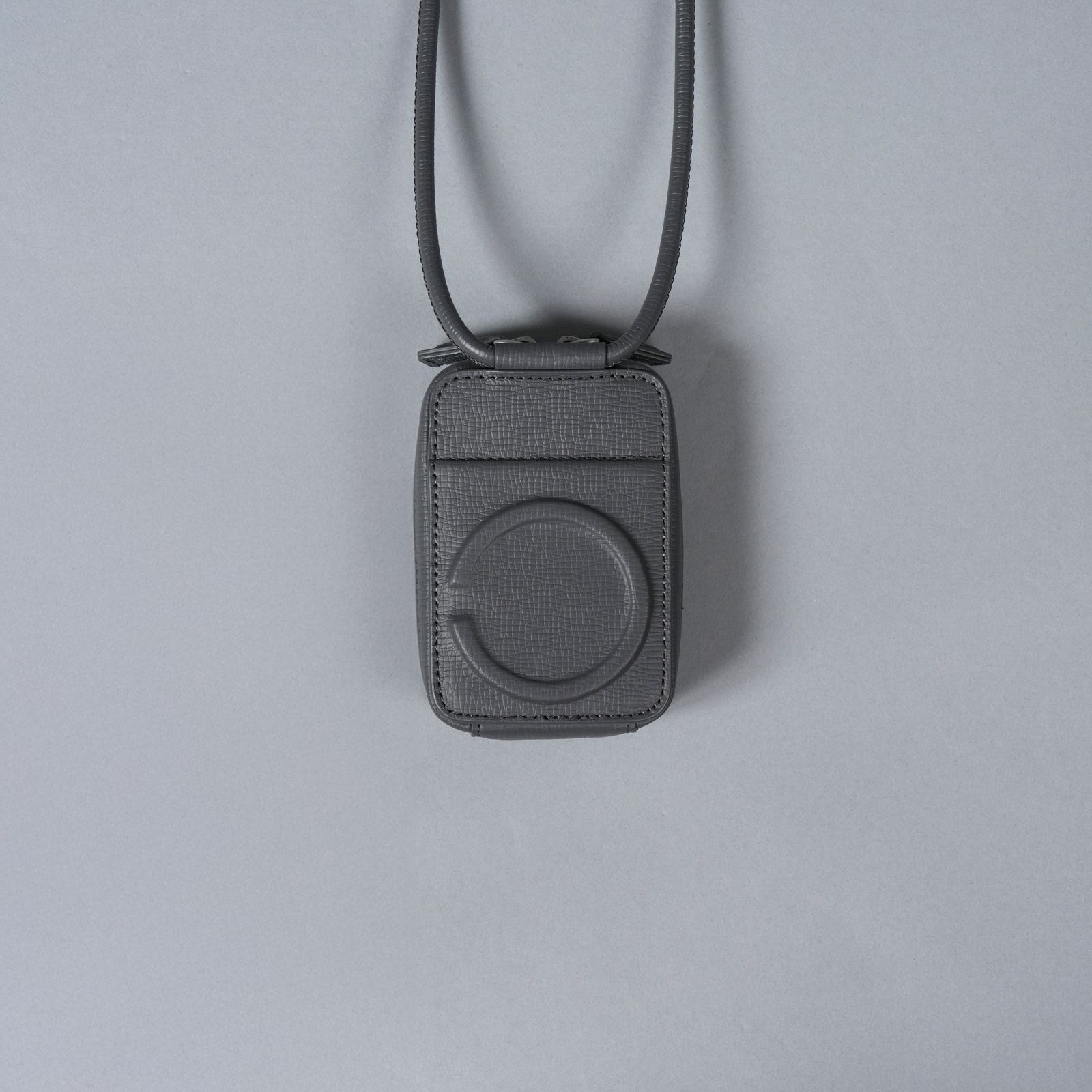 objcts.​io - 【再入荷】レザーストラップ付iPhoneアクセサリー