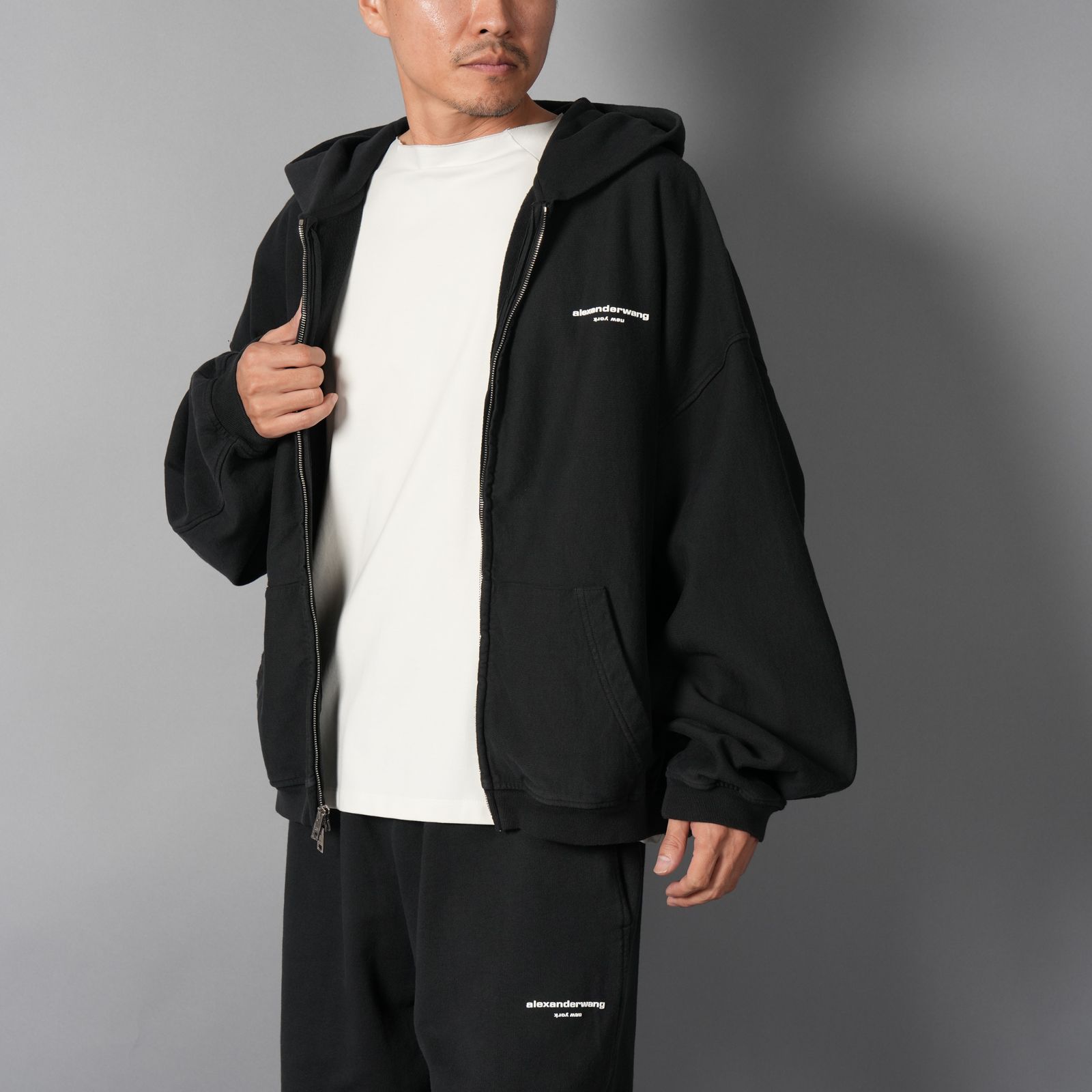 【残りわずか】OVERSIZED ZIP-UP HOODIE W/ LOGO PRINT / オーバーサイズ ジップアップフーディー ロゴプリント / ジップアップパーカー (ウォッシュドブラック)
