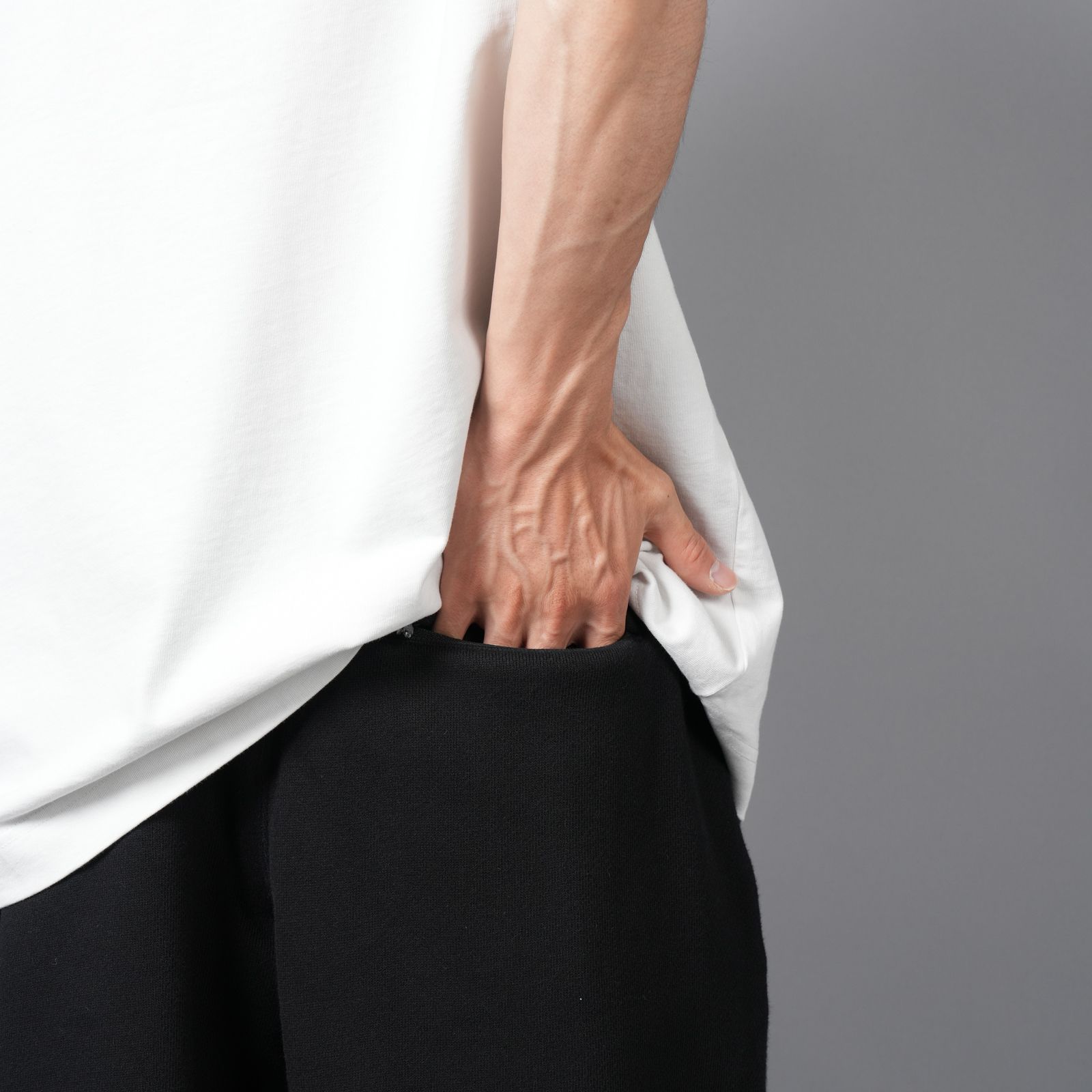 【定番アイテム】 ESSENTIAL TERRY CLASSIC SWEATPANT PUFF PAINT LOGO  / スウェットパンツ 【ユニセックス】 / ブラック