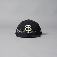 【コラボ】TWINS, fitted cap / キャップ (ネイビー)