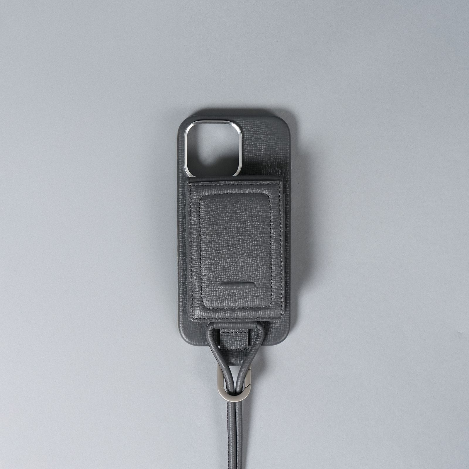 【再入荷】レザーストラップ付iPhoneアクセサリー - ウォレット (グレー)