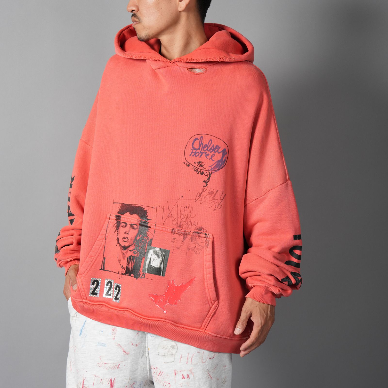 BELLA MCGOLDRICK x CHELSEAY HOTEL HOODIE   / フーディー・パーカー (レッド)