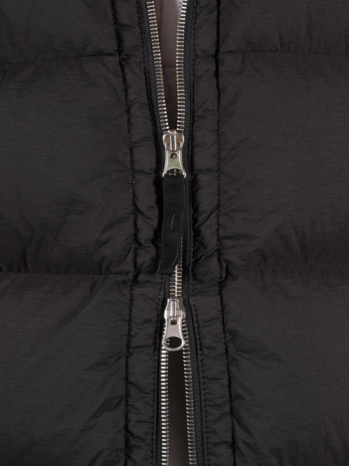 STONE ISLAND シームレス トンネル ナイロン TCダウンジャケット