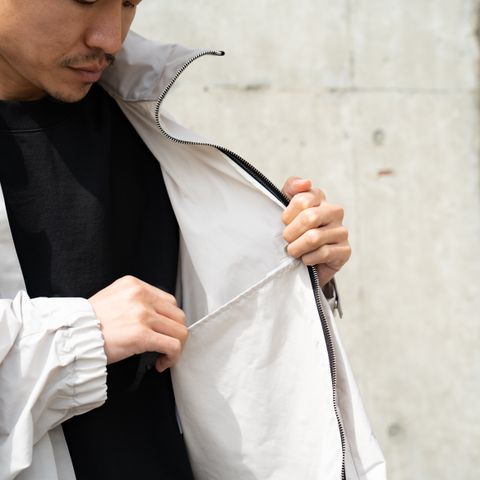機能性を追求した立体的なシルエットのジャケット