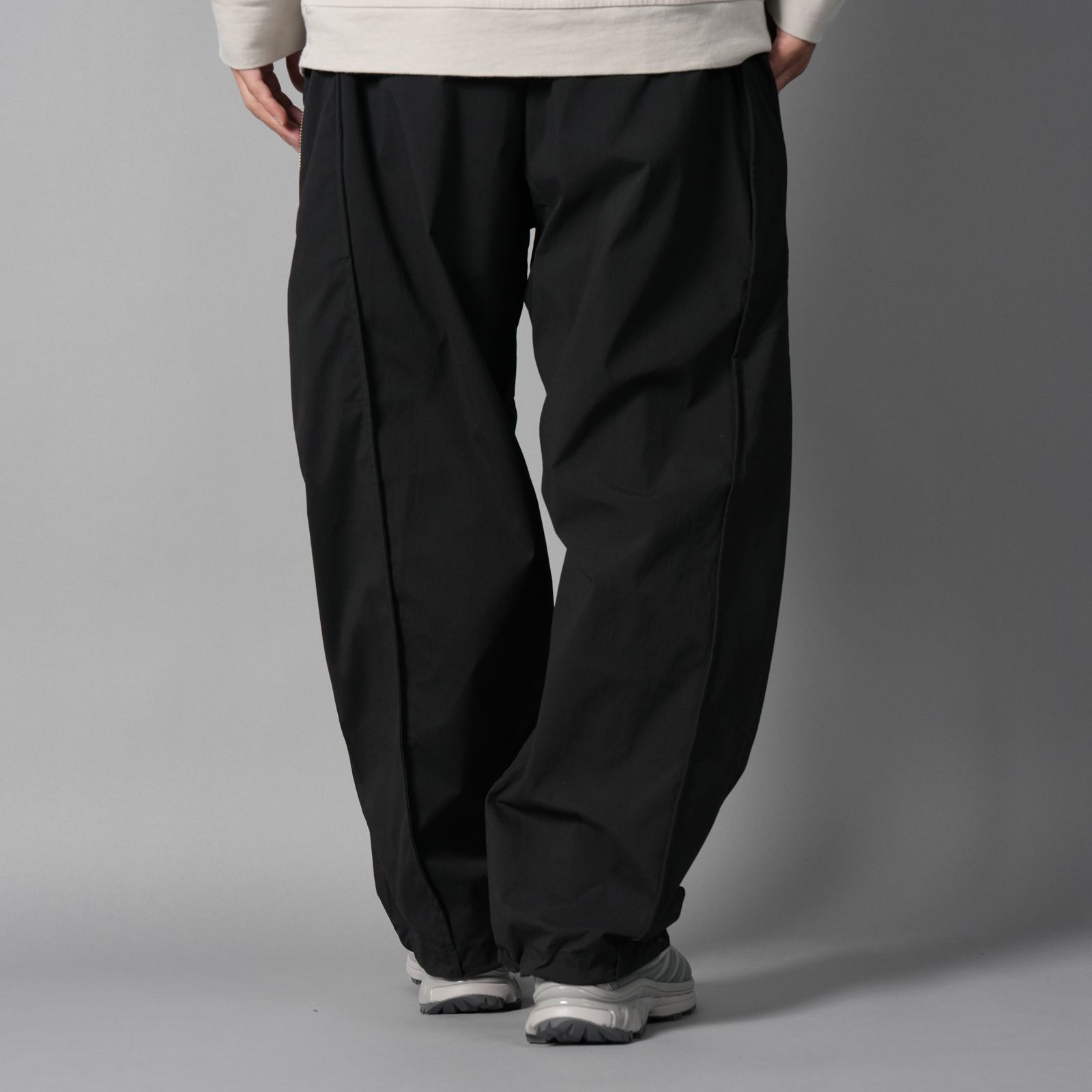 P63-E  / ENCAPSULATED NYLON DRAWCORD PANT [ストレートフィット](ブラック)