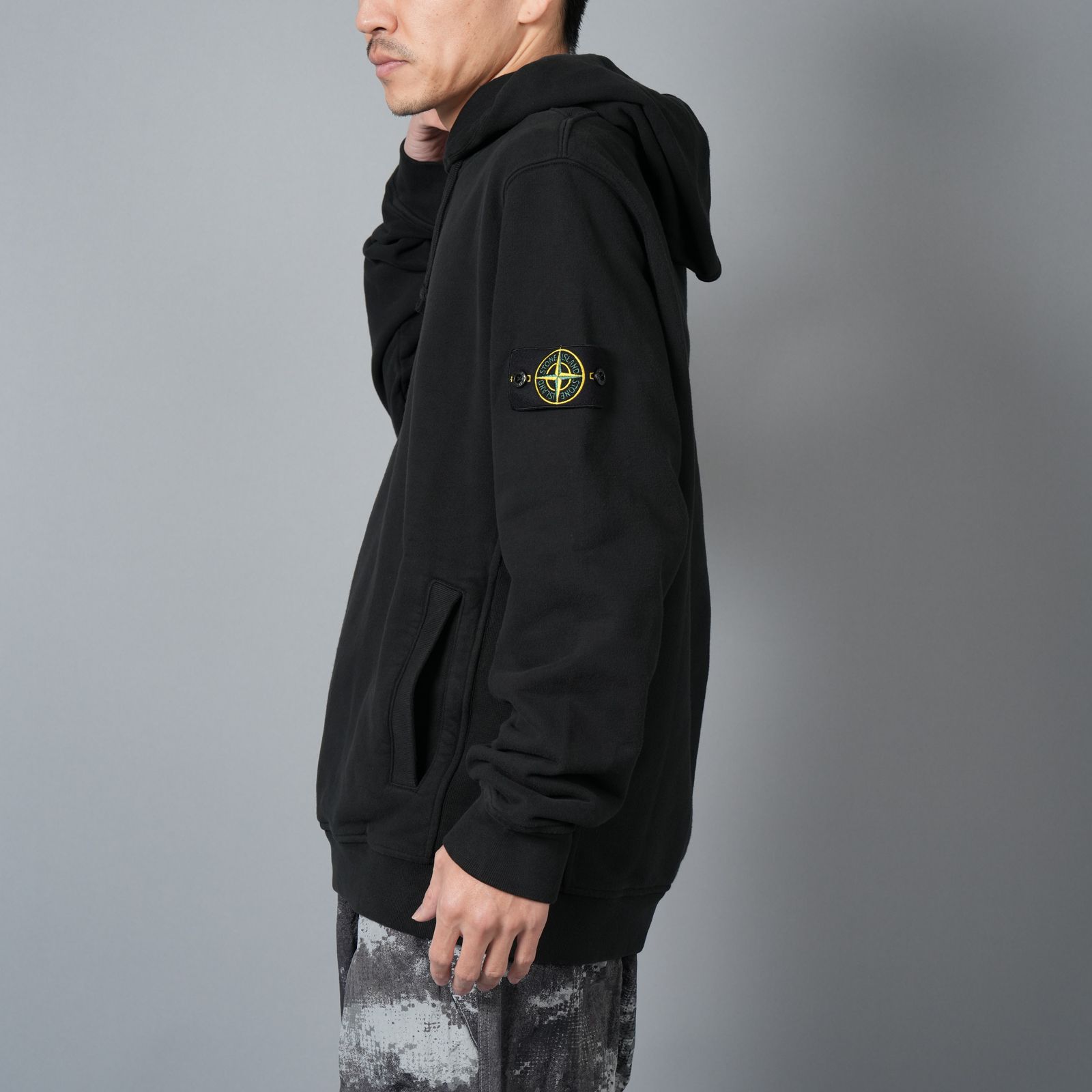 関税負担なし☆STONE  ストーンアイランド FLEECEフーディ STONE ISLAND - 【ラスト1点】60820 BRUSHED ORGANIC COTTON
