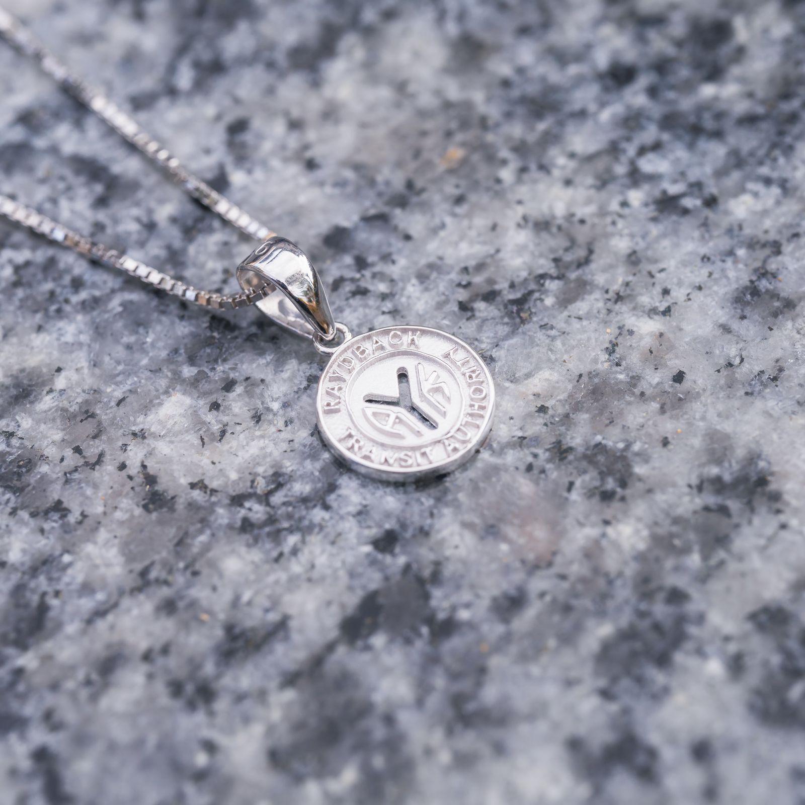 【残りわずか】【コラボ】TOKEN SILVER925 PENDANT feat. RAYDBACK / ネックレス (シルバー)