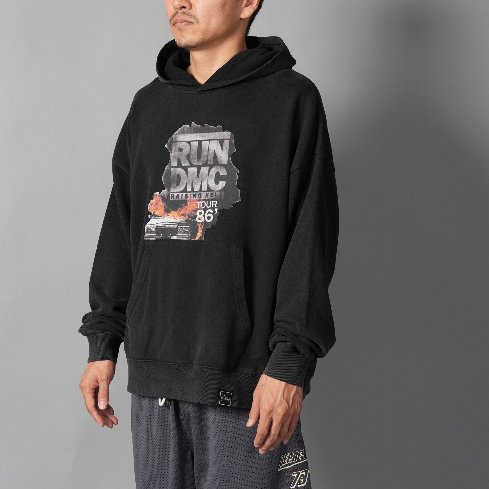 UIZZ-23972 / RUN DMC / Tour86 Hoodie / パーカー (ブラック)