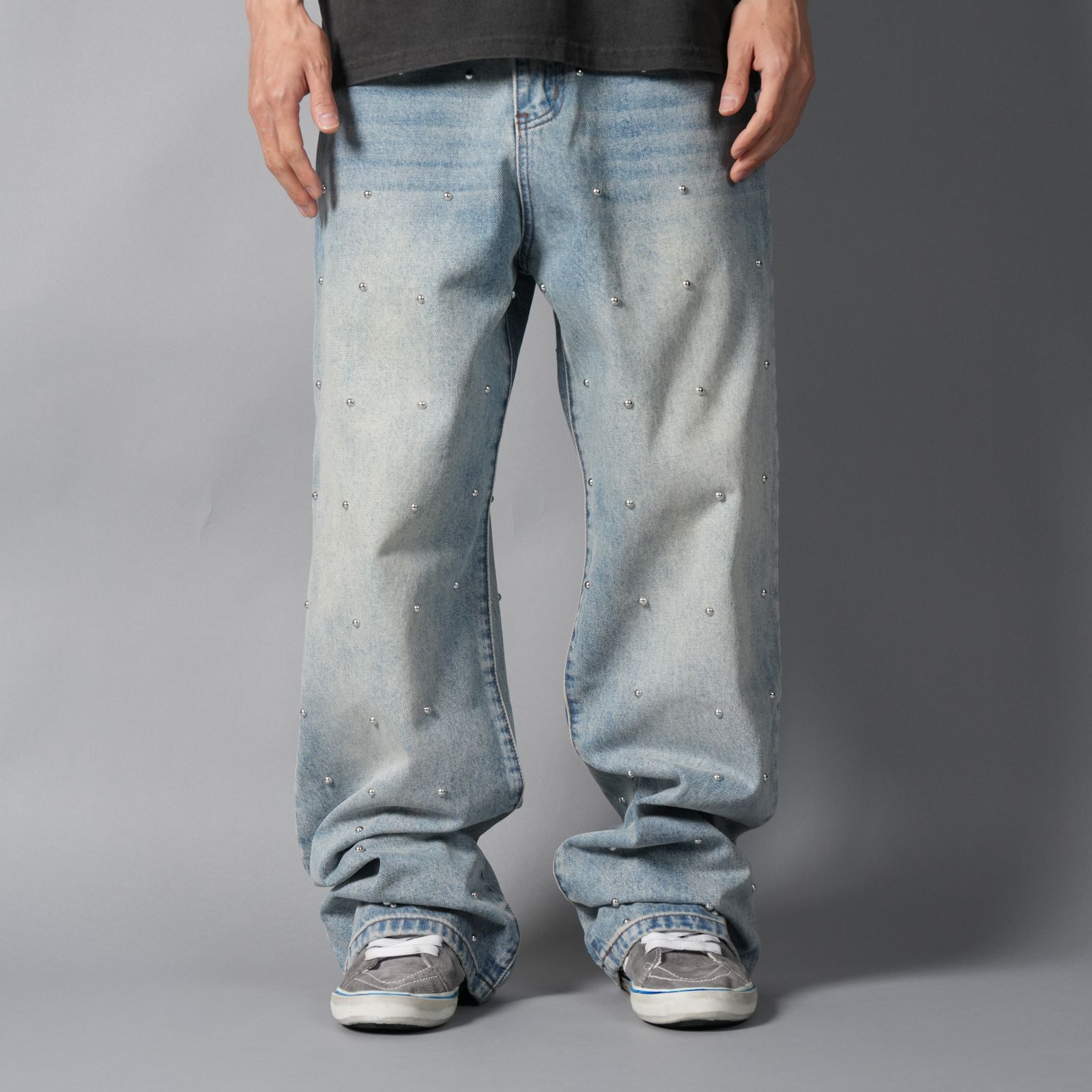 LAX, baggy studded denim (light wash) / デニムパンツ (ウォッシュドブルー)