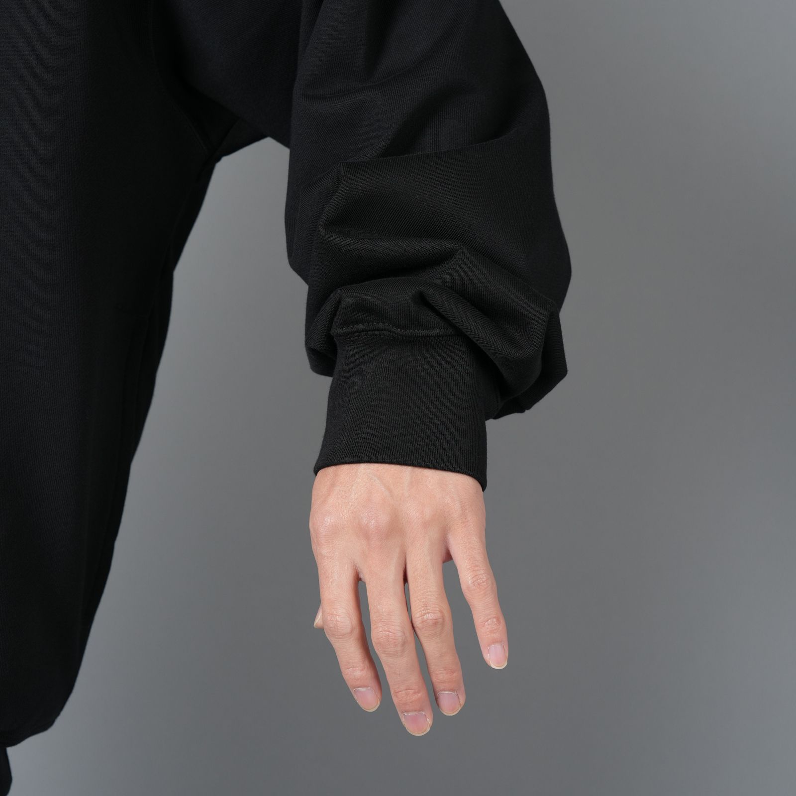 U GFX HOODIE / ユニセックス グラフィックス フーディー  (ブラック)