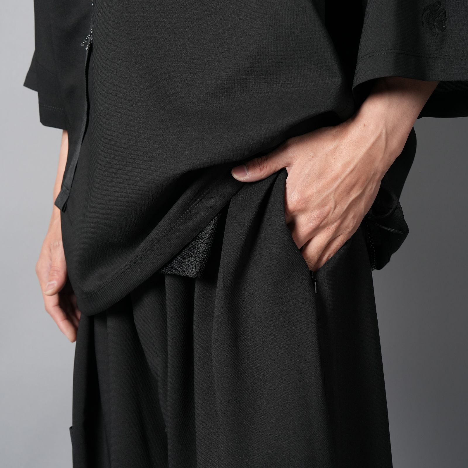 【GHOST】WOVEN WATER-REPELLENT TWO TUCK NINJA SHORTS / ニンジャショーツ(ブラック)