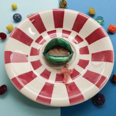 「LIP7ラインストーン」ブローチ