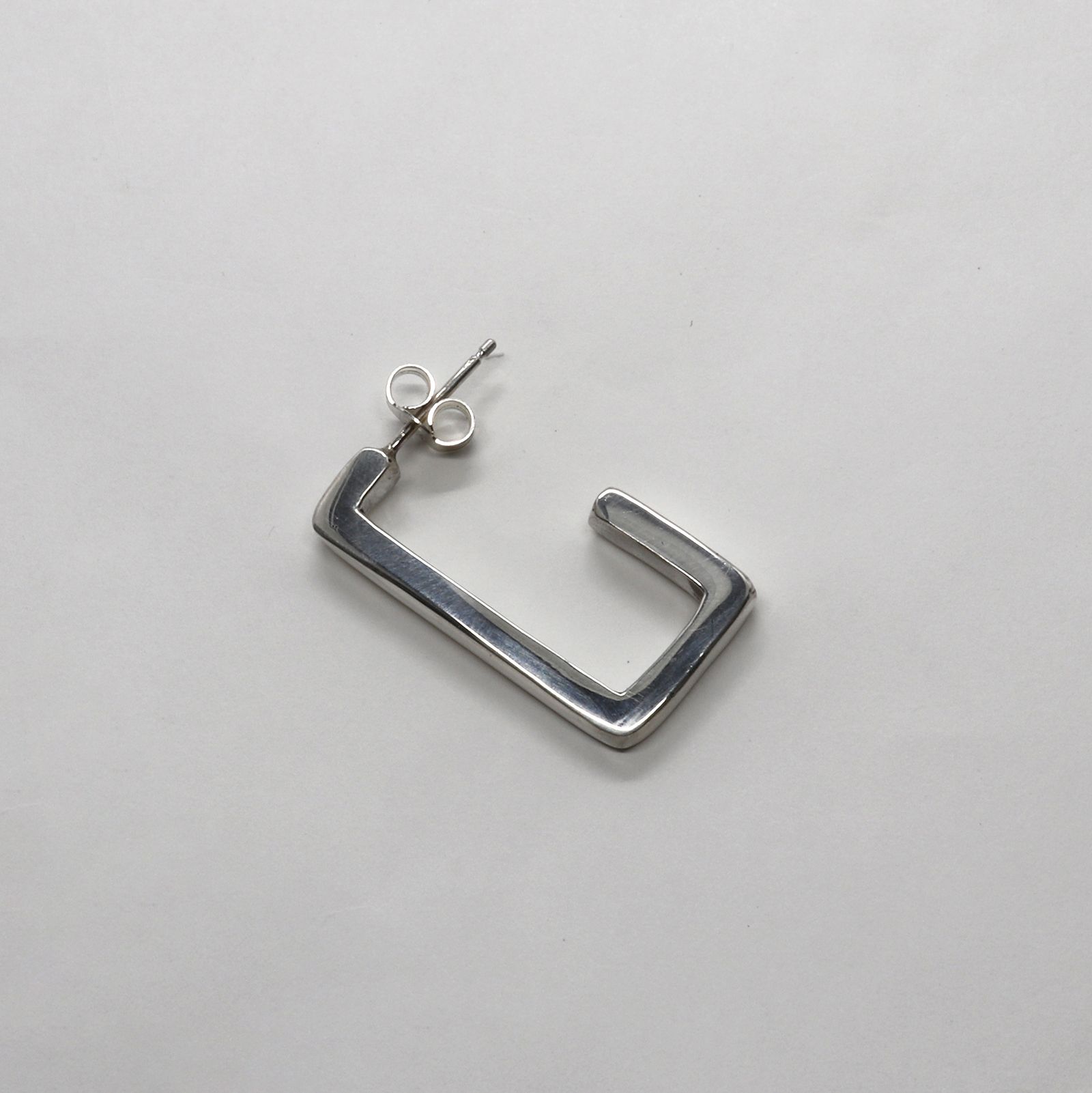 「Large Square Hoop Earring」ピアス（片耳）