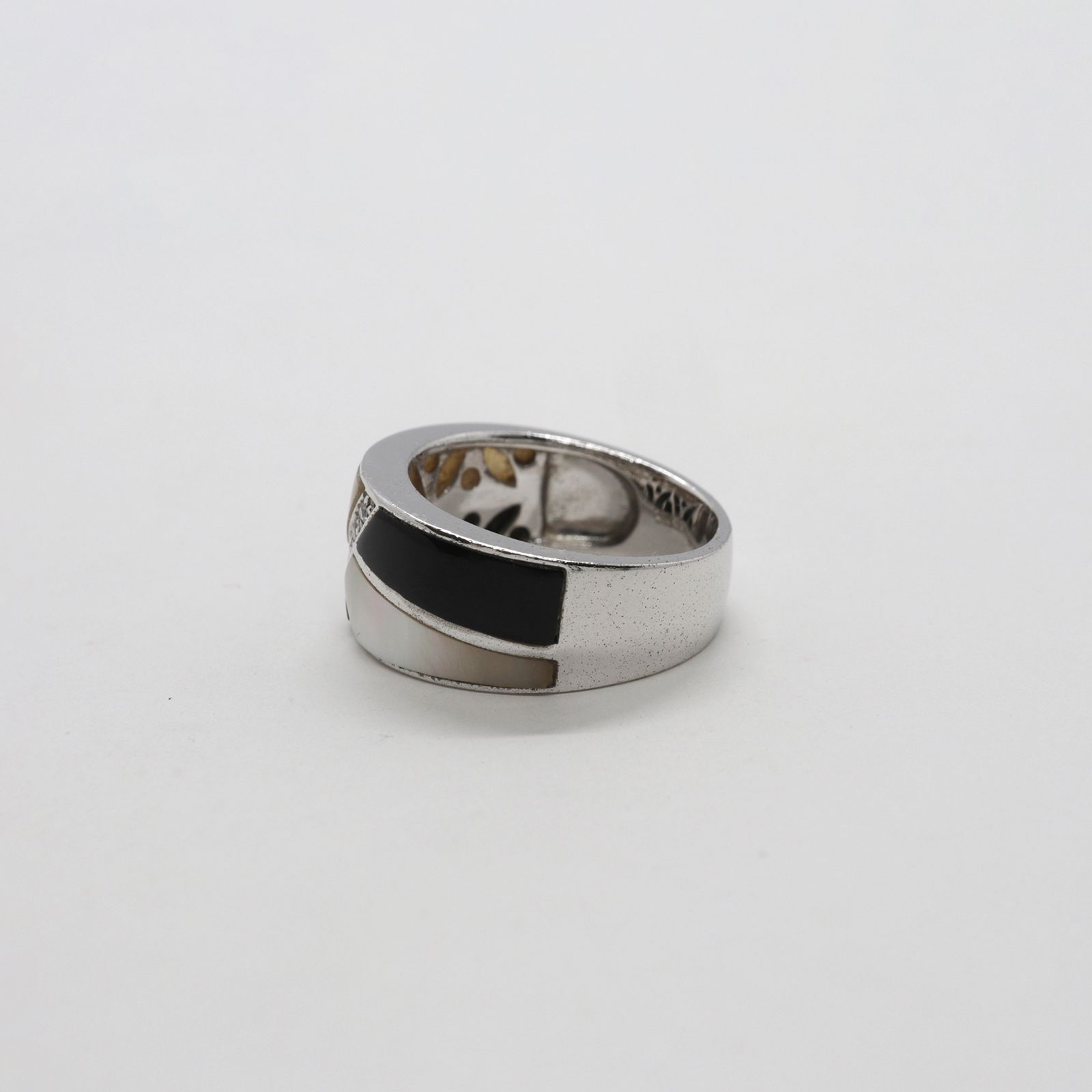 「エクリプスデザイン（マザーオブパール&オニキス&メレダイヤ0.03ct）」リング ヨーロッパ silver925