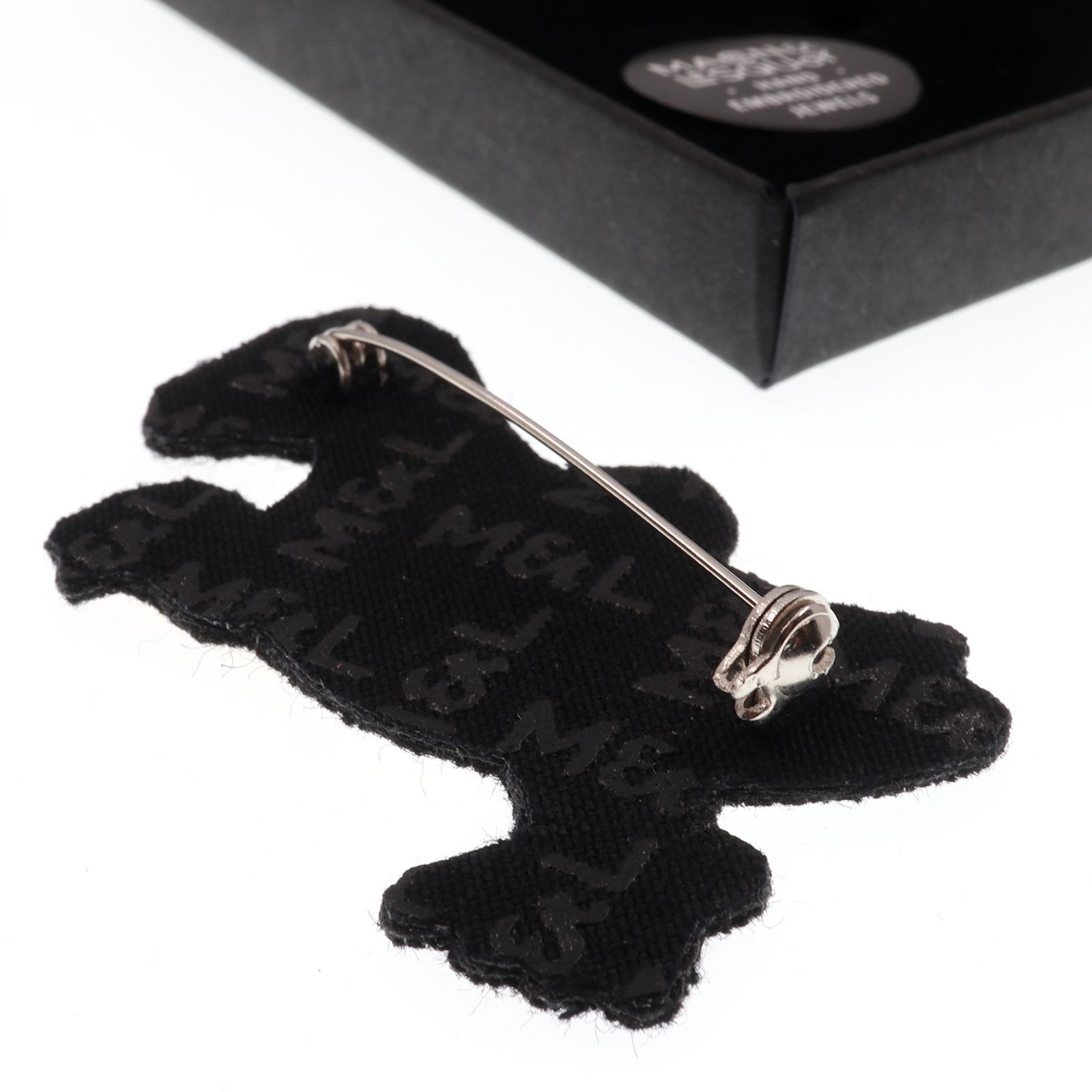 「Slippers-Gelliera Museum」ブローチ