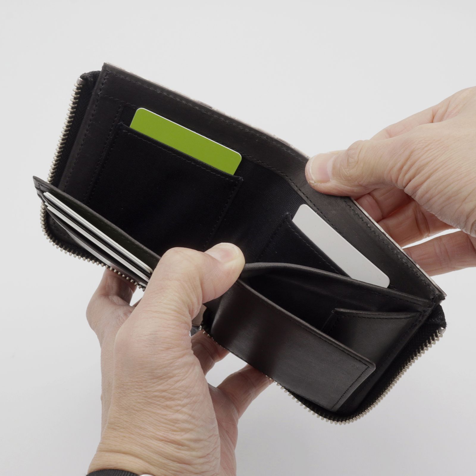 HEBI」Lファスナーコンパクト財布 ベージュ