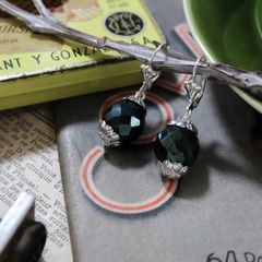 「オーロラカットラウンドオリエンタル」ピアス フランス