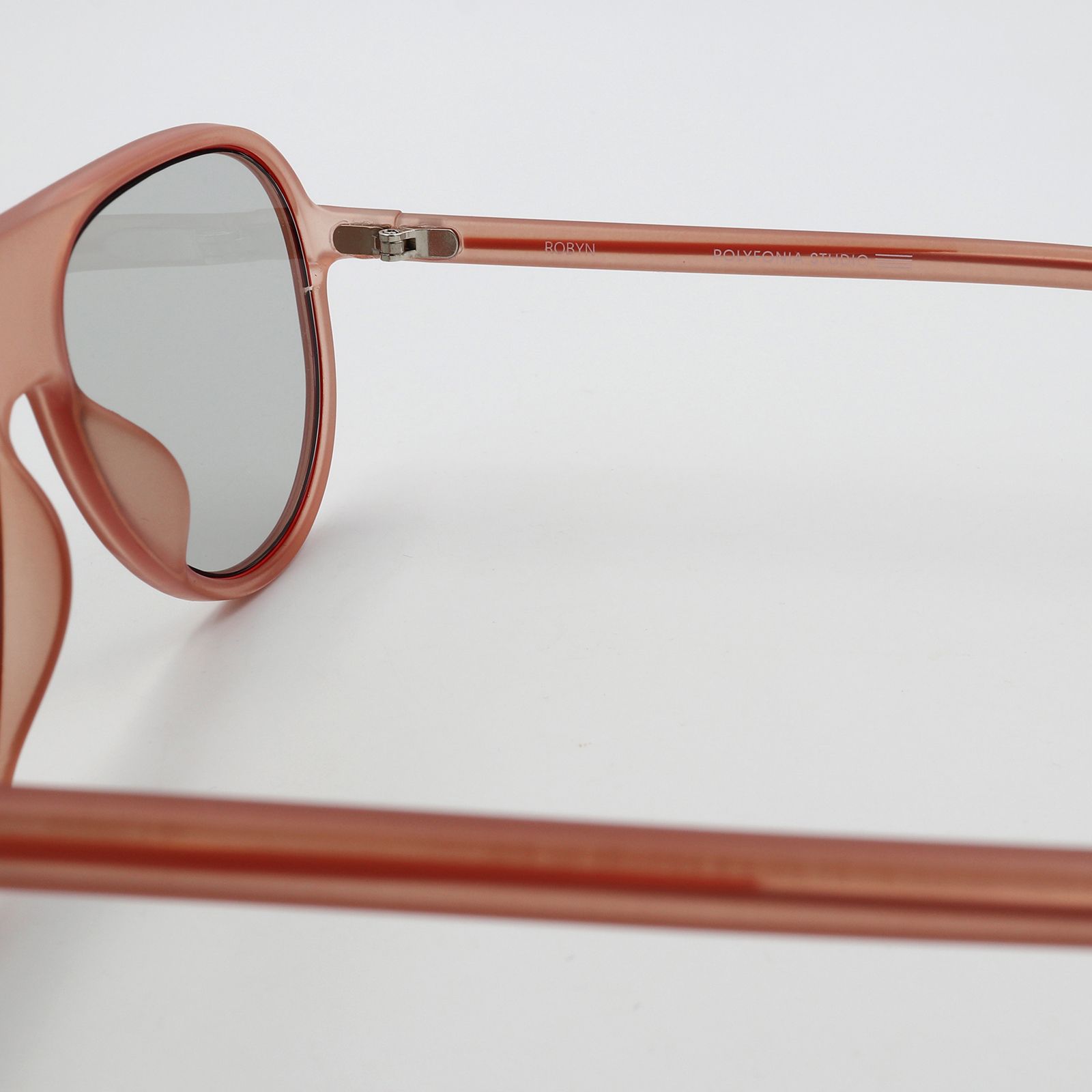 「Robyn」POLYFONIA STUDIO Session "Carole Baijings  Ciqi" Sunglasses Red Blush x Light Gray Lens