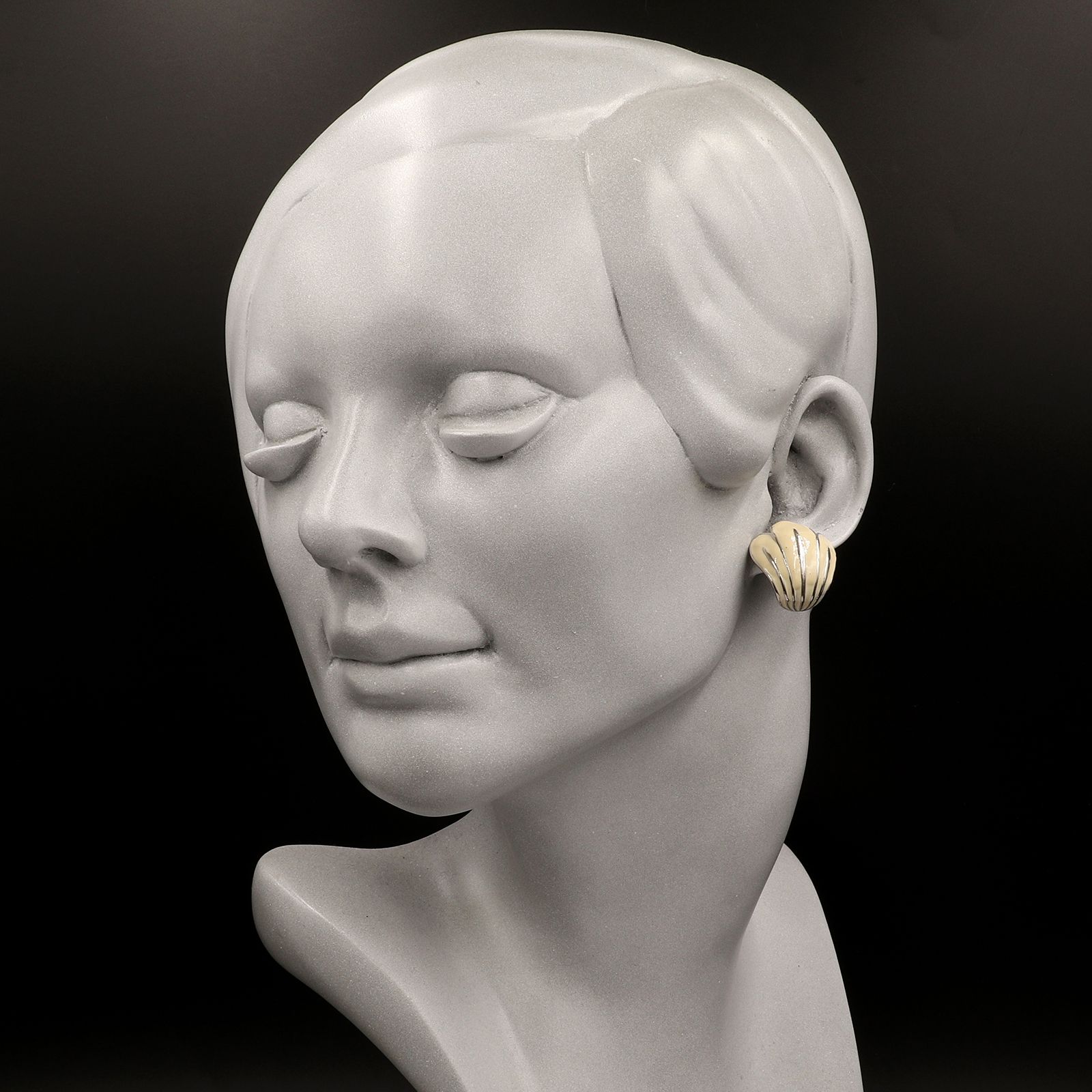 「エナメルリリー」イヤリング フランス ORENA paris