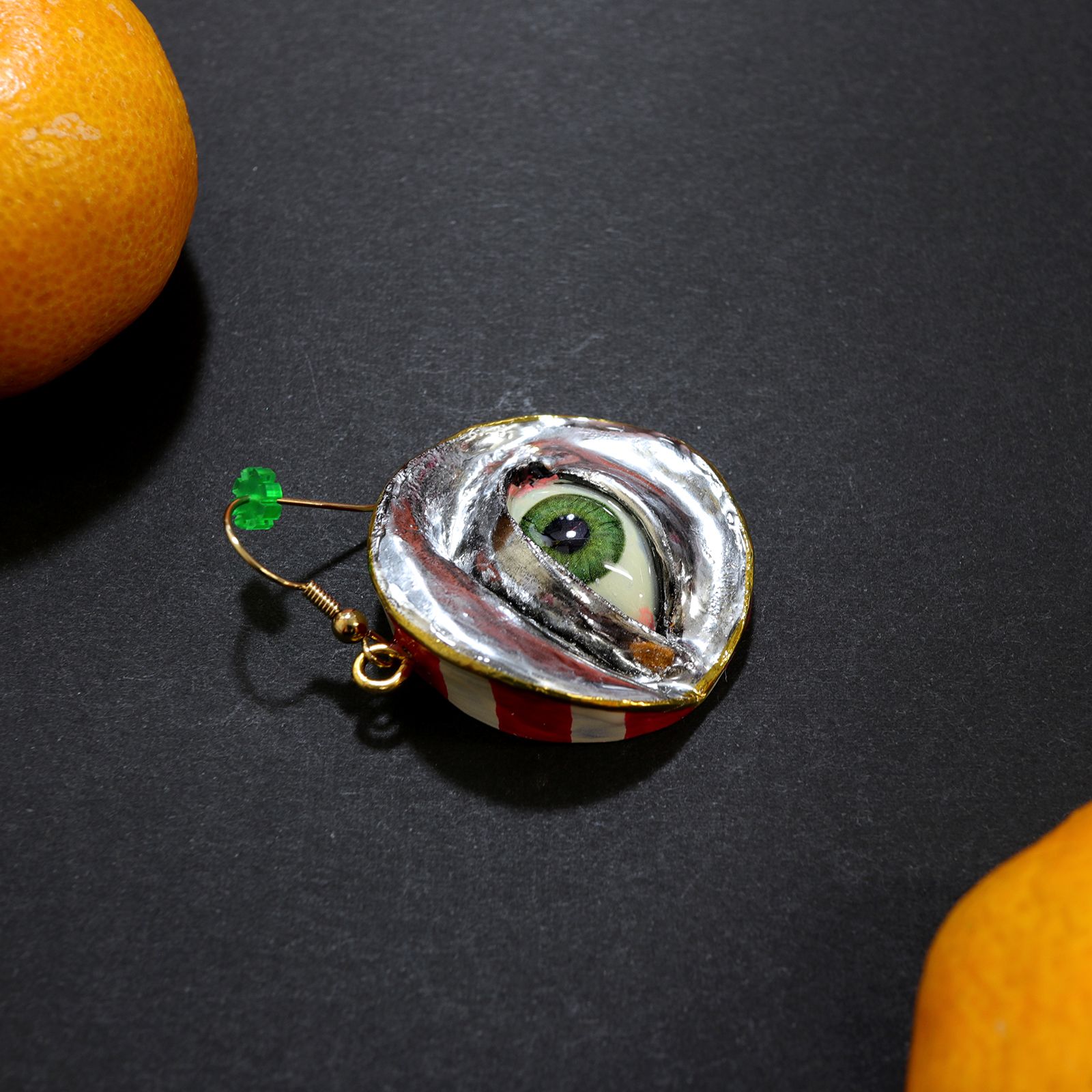 「目」ピアス（片耳） レッド×シルバーA