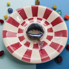 「LIP7ラインストーン」ブローチ
