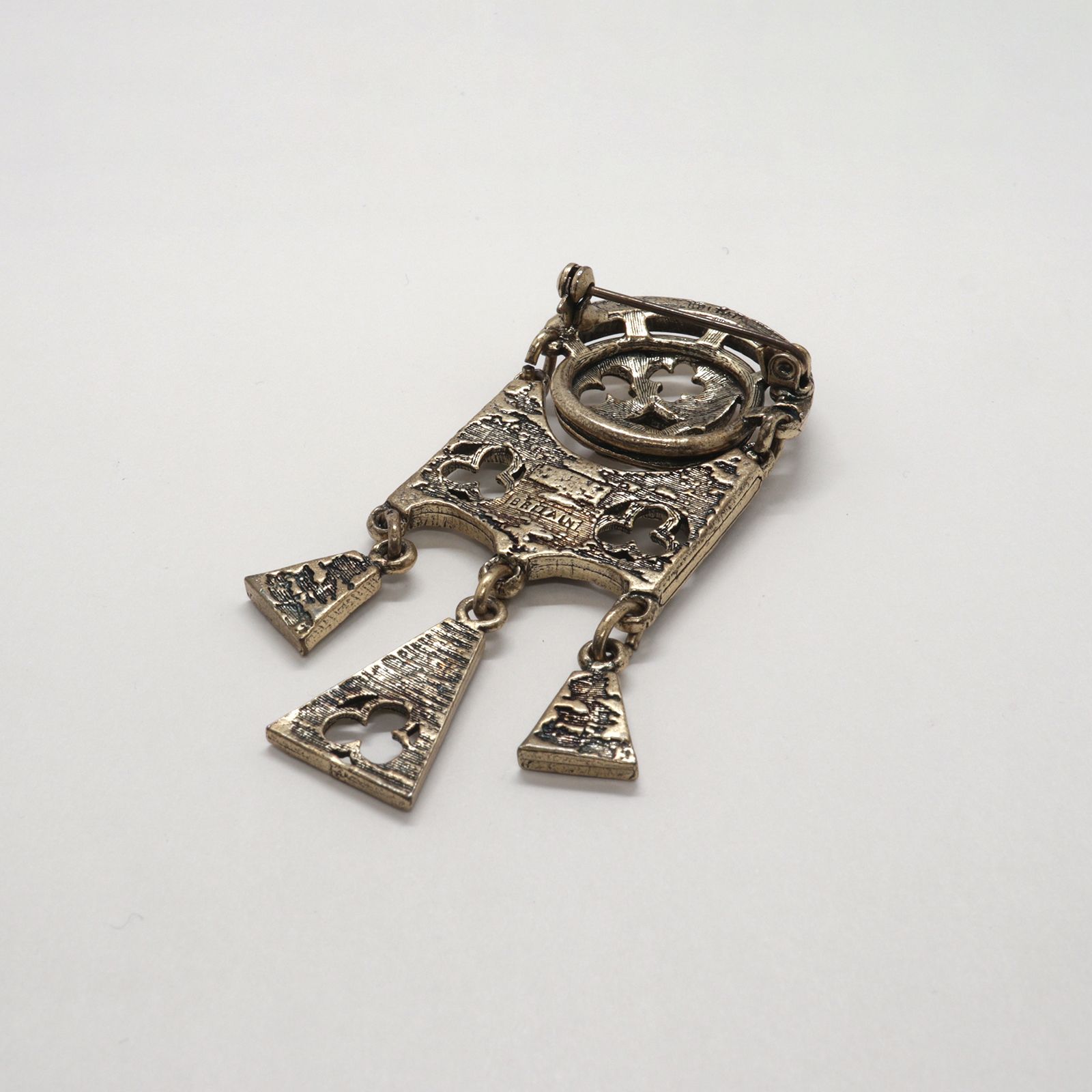 「スイングジオメトリック」ブローチ イギリス