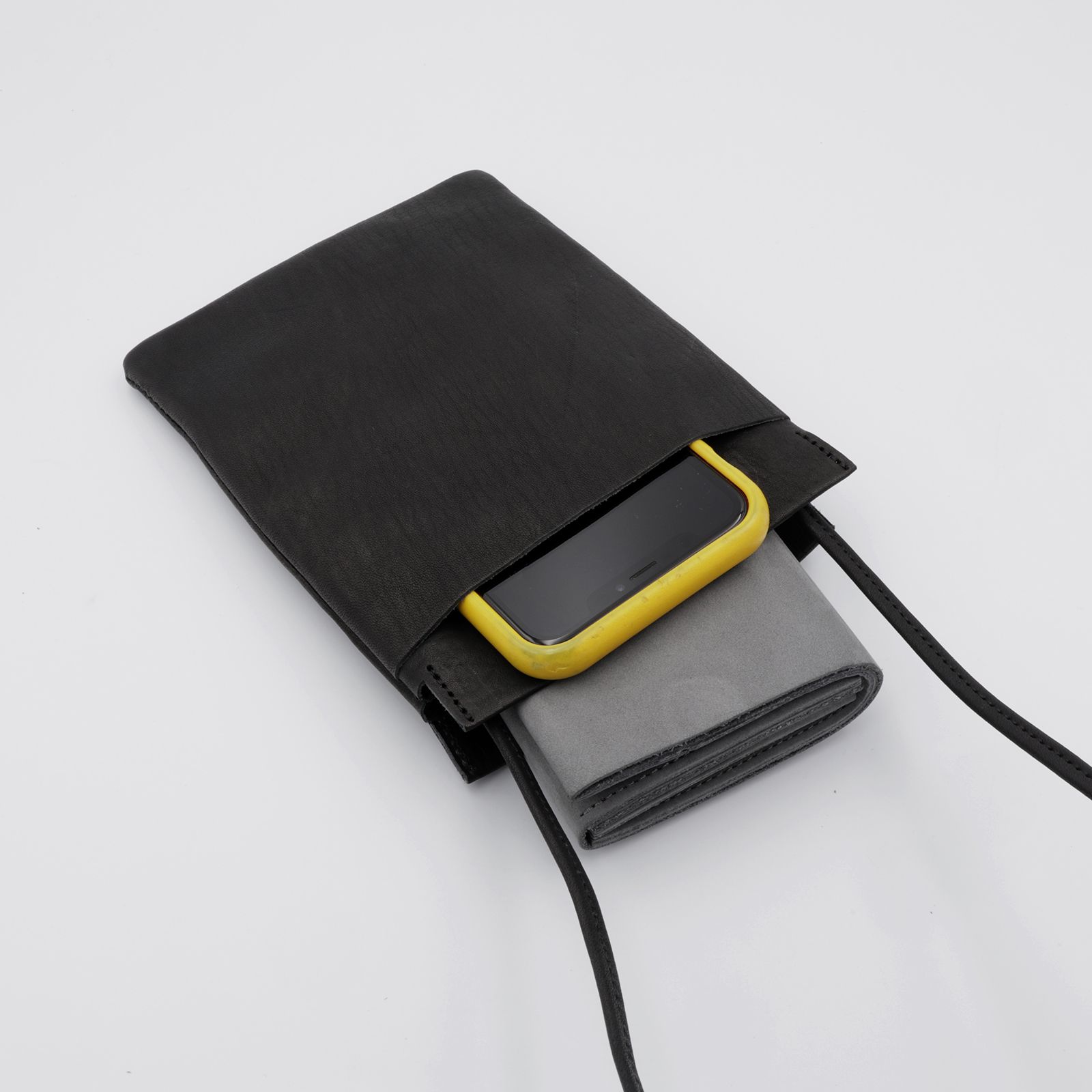 「TOKYO NUME」スマートフォンポーチ ブラック